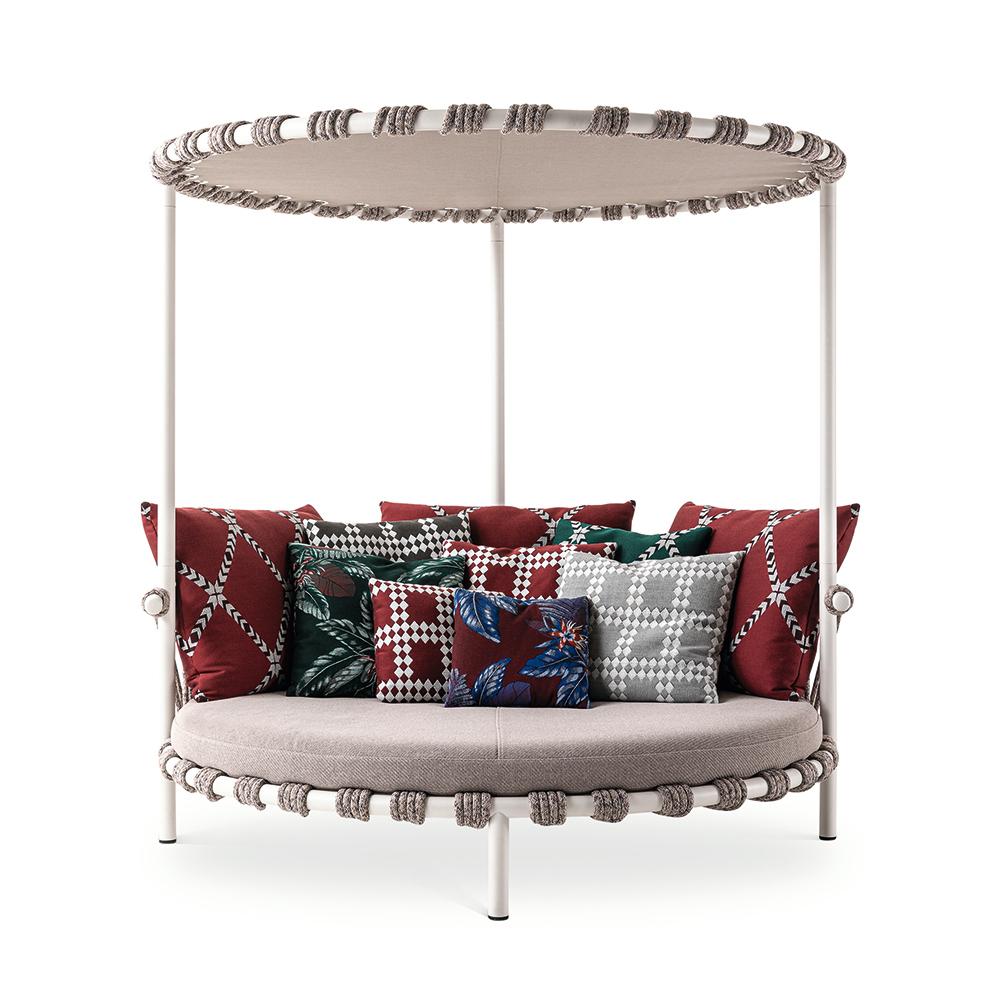 https://a.1stdibscdn.com/patricia-urquiola-trampoline-outdoor-sofa-by-cassina-for-sale-picture-2/f_14272/f_327397021676283393262/techo_rojos_master.jpg