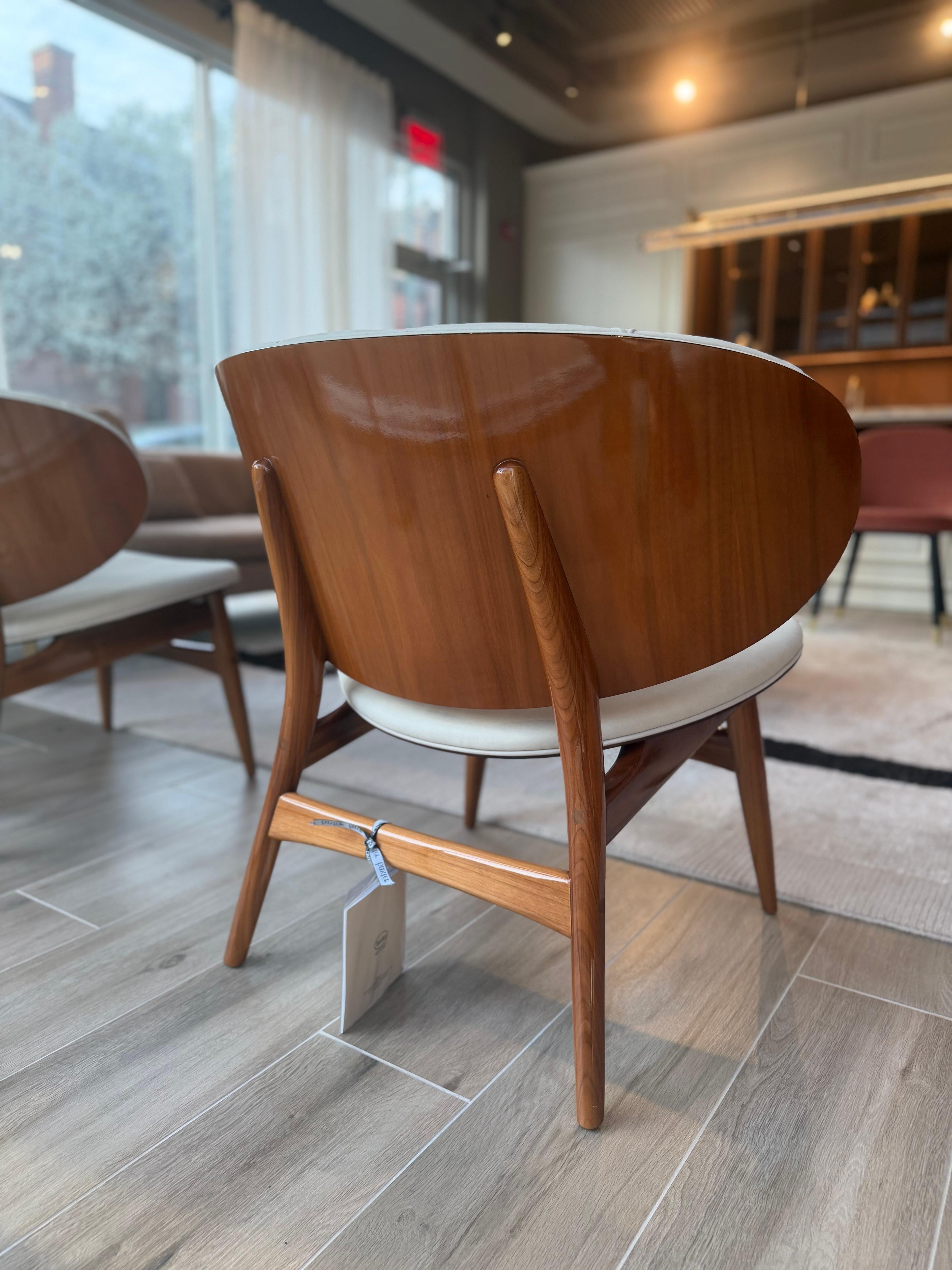 https://a.1stdibscdn.com/baxter-dalma-armchair-by-draga-aurel-tufted-leather-wood-for-sale-picture-5/f_108682/f_494480021774996224389/tempImageUEwsJy_master.jpg