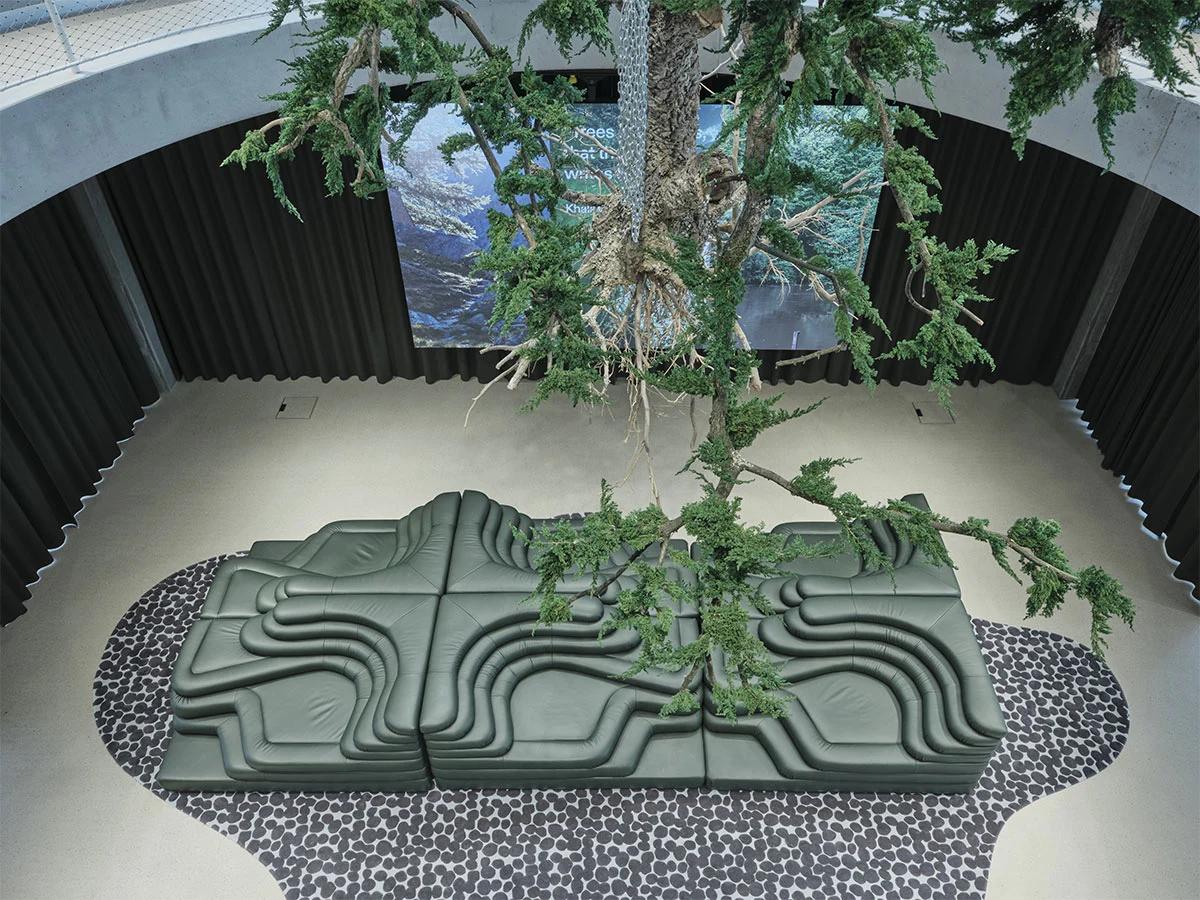 https://a.1stdibscdn.com/de-sede-ds-1025-terrazza-outdoor-sofa-by-ubald-klug-for-sale-picture-8/f_16392/f_390567921769425821774/terrazza_sofa_up_de_sede_master.jpg