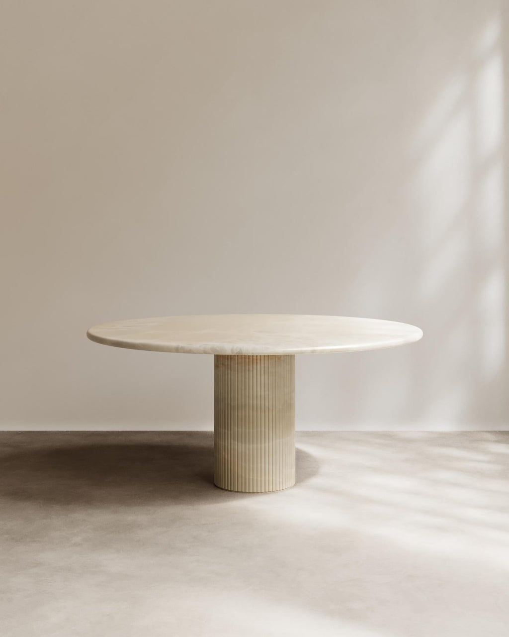 https://a.1stdibscdn.com/time-table-ii-round-dining-table-in-bianco-onyx-by-paloma-editions-for-sale-picture-2/f_12192/f_475622221763397710830/timebiancoonyx_master.jpg