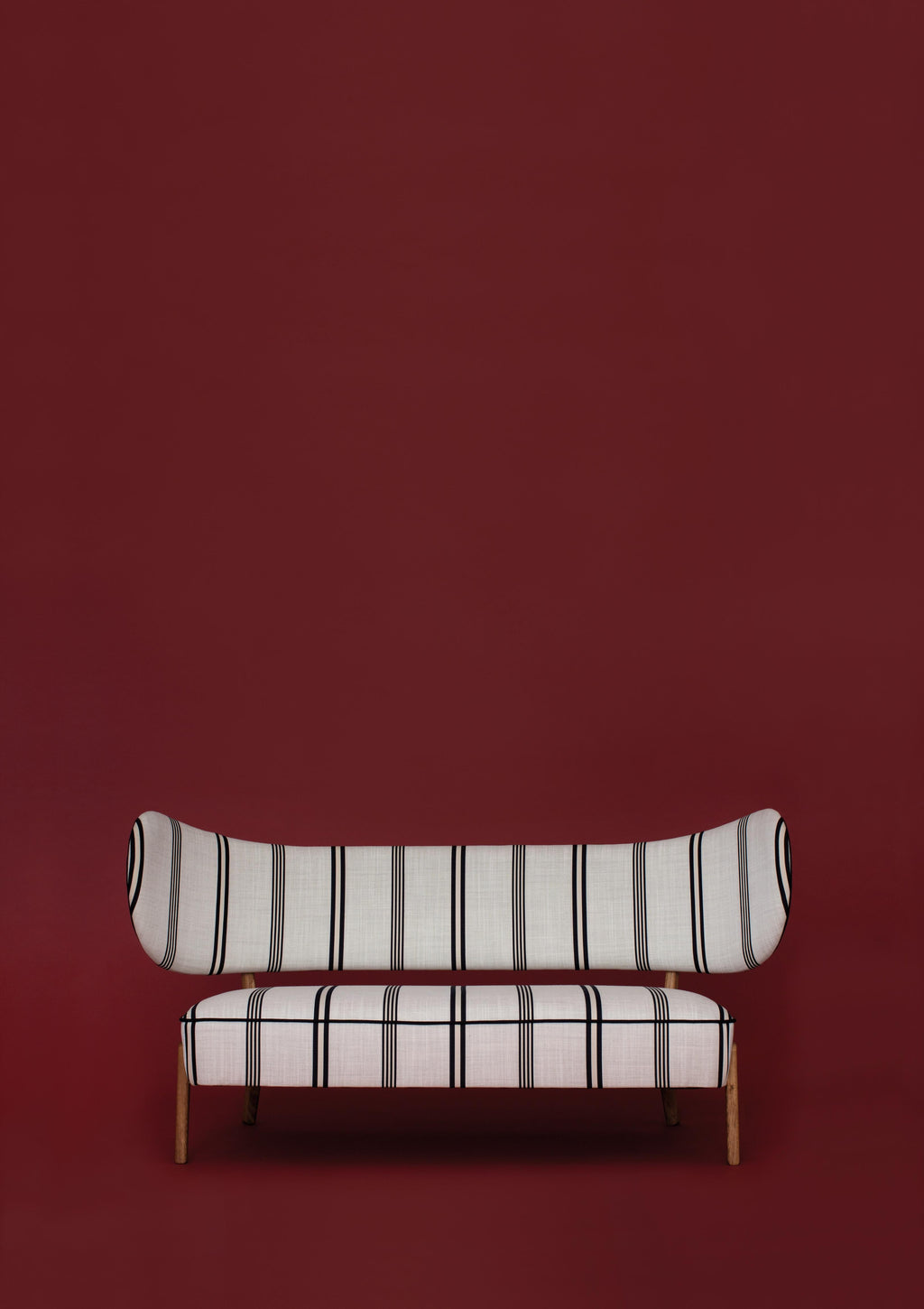https://a.1stdibscdn.com/dedar-linear-tmbo-lounge-sofa-by-mazo-design-for-sale-picture-4/f_12192/f_325177221675173348874/tmbo_sofa_in_dedar_02_49059332768_o_master.jpg