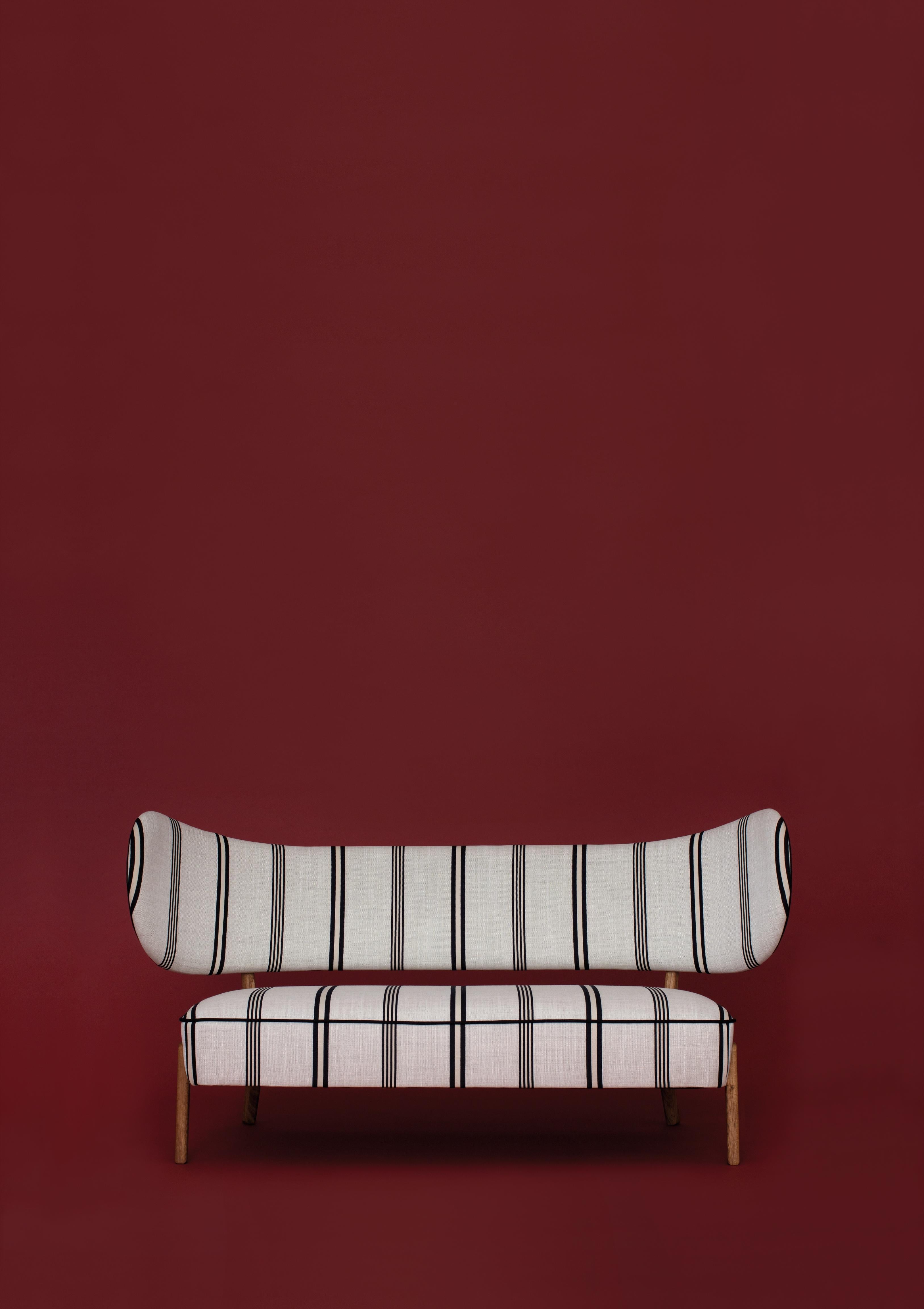 https://a.1stdibscdn.com/dedar-linear-tmbo-lounge-sofa-by-mazo-design-for-sale-picture-4/f_12192/f_325177221675173348874/tmbo_sofa_in_dedar_02_49059332768_o_master.jpg