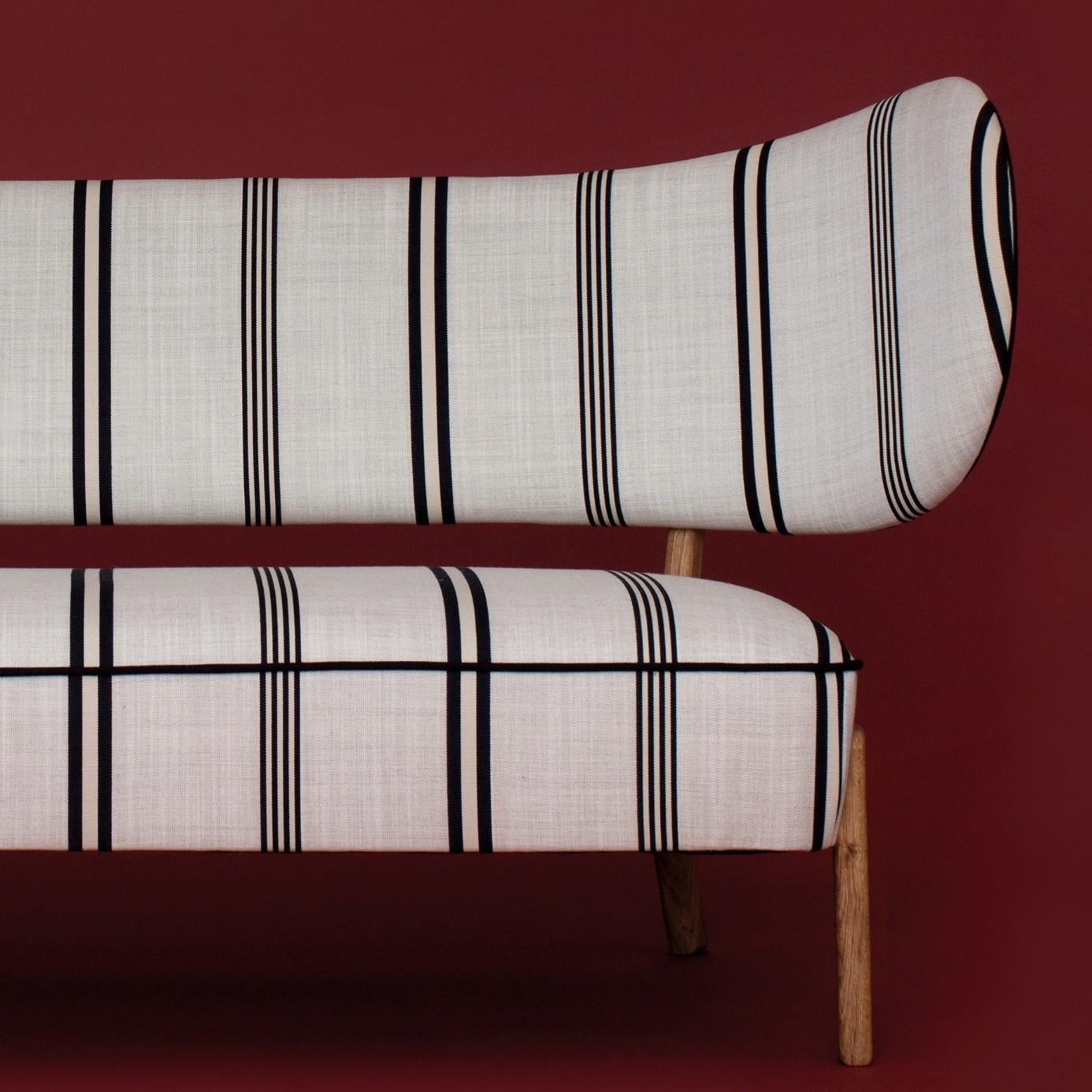 https://a.1stdibscdn.com/dedar-linear-tmbo-lounge-sofa-by-mazo-design-for-sale-picture-5/f_12192/f_325177221675173349676/tmbo_sofa_in_dedar_02_49059332768_on_master.jpg