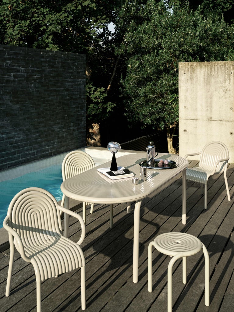 https://a.1stdibscdn.com/tom-dixon-groove-aluminum-outdoor-stool-in-putty-for-sale-picture-2/f_14472/f_456558021751141421424/tom_dixon_groove_putty_master.jpg?width=768