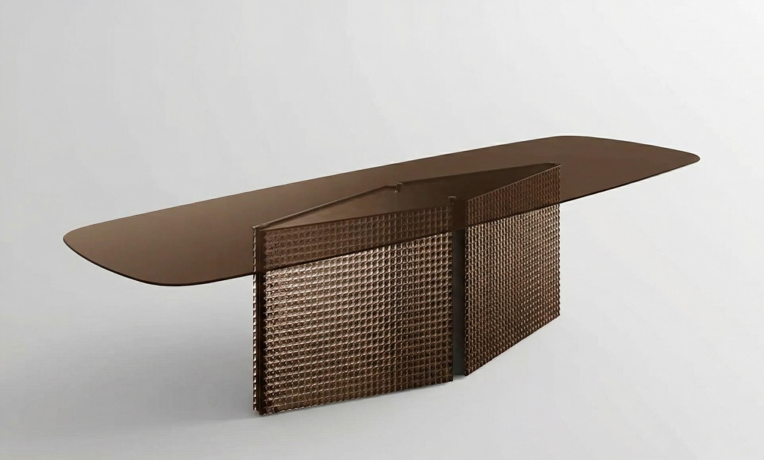 https://a.1stdibscdn.com/bow-bronze-fused-glass-dining-table-by-massimo-castagna-for-tonelli-design-for-sale-picture-2/f_77512/f_490020621772172353390/tonelli_design_bow_table_shaped_bronze_master.jpg