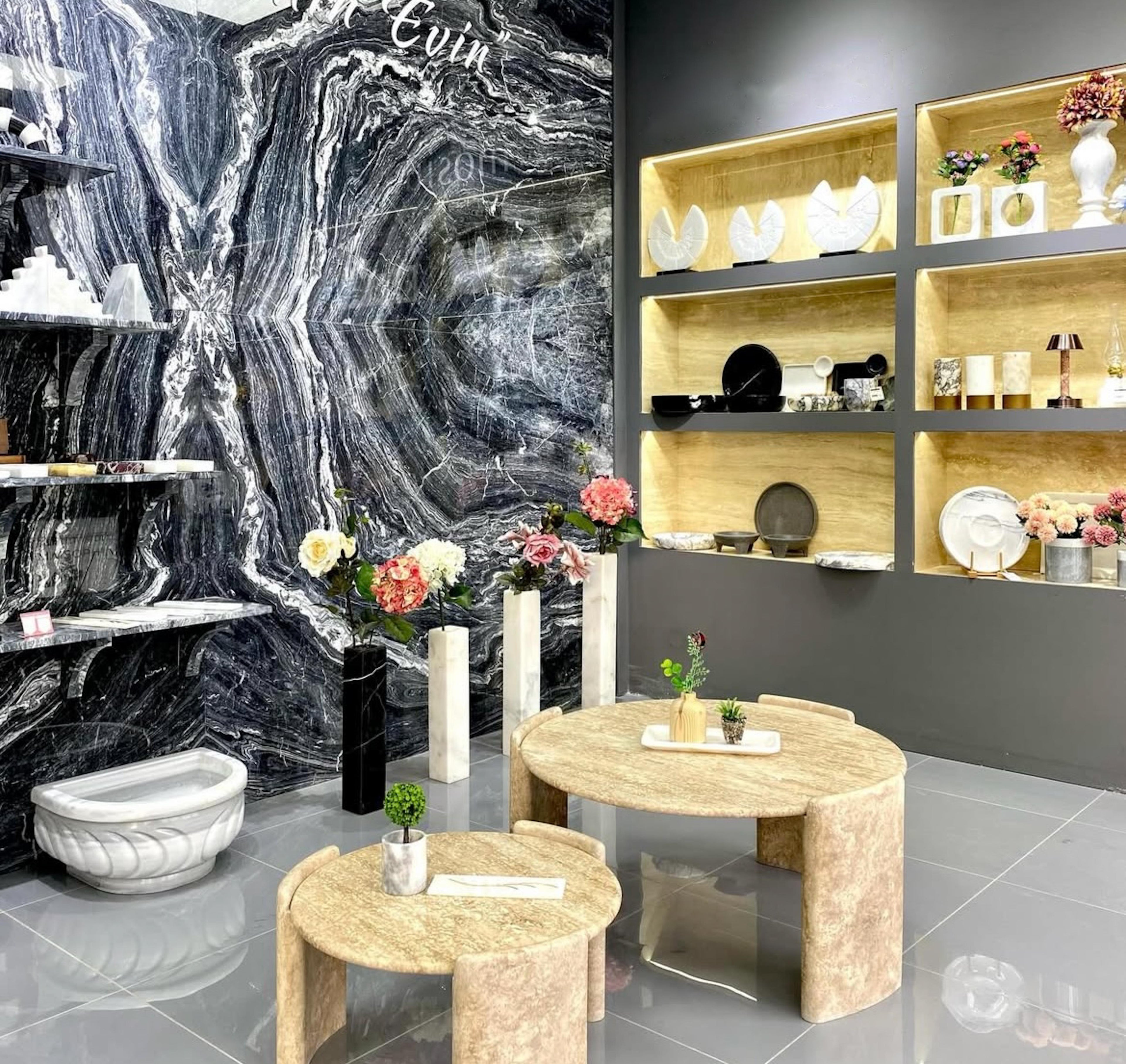 https://a.1stdibscdn.com/round-marble-coffee-table-travertine-coffee-table-stone-center-table-for-sale-picture-2/f_91932/f_427869821734424839783/traverten_coffee_table_1_master.jpg