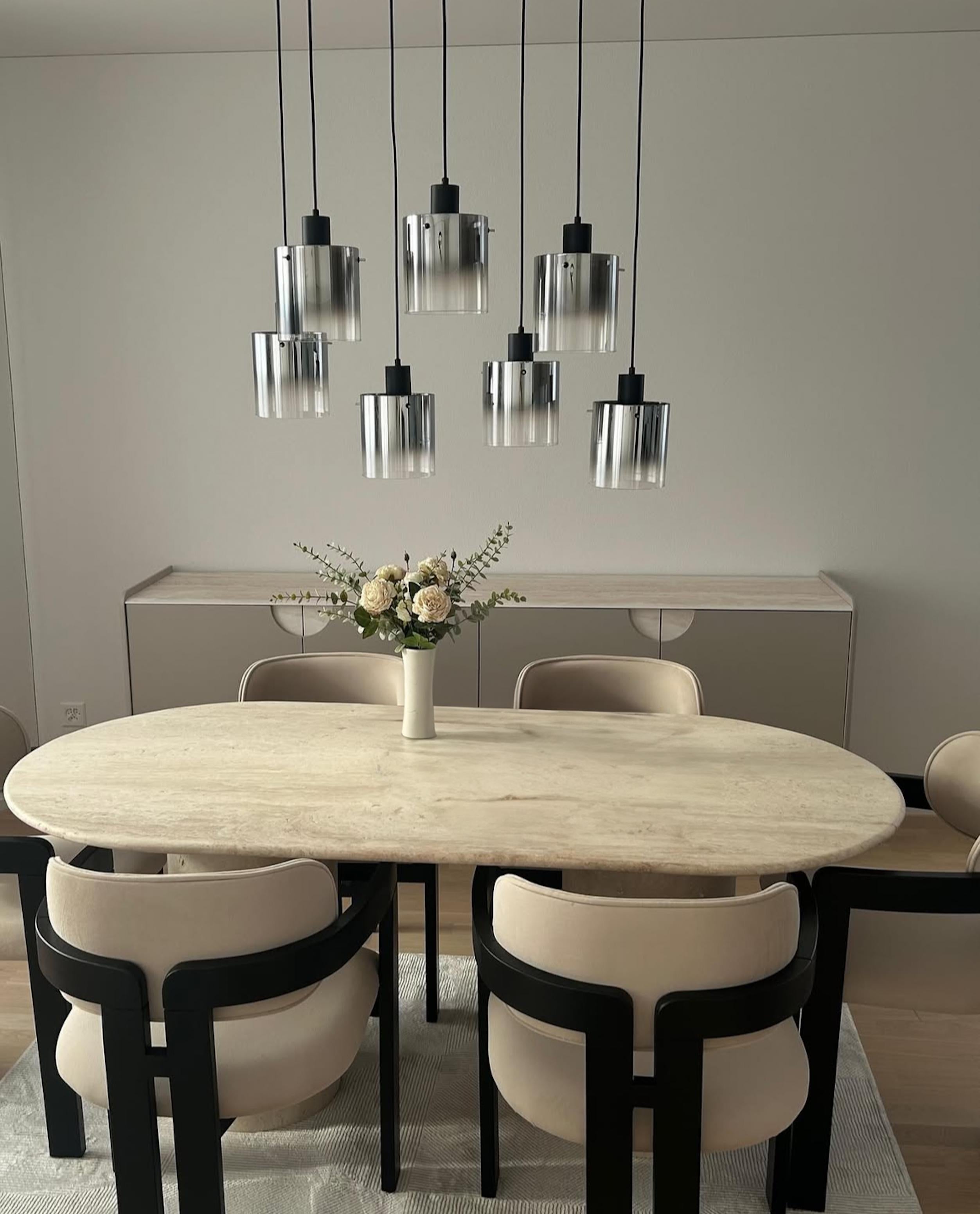 https://a.1stdibscdn.com/italian-travertine-dining-table-marble-table-for-sale-picture-5/f_91932/f_438411721740745063241/travertine_dining_kitchen_table_4_master.jpg