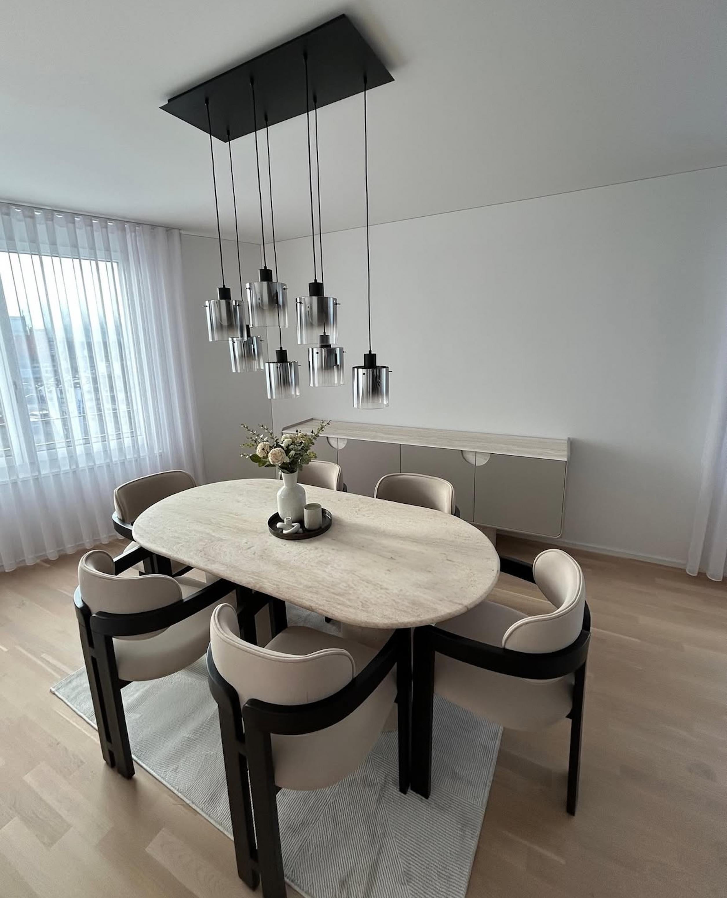 https://a.1stdibscdn.com/italian-travertine-dining-table-marble-table-for-sale-picture-6/f_91932/f_438411721740745063392/travertine_dining_kitchen_table_5_master.jpg