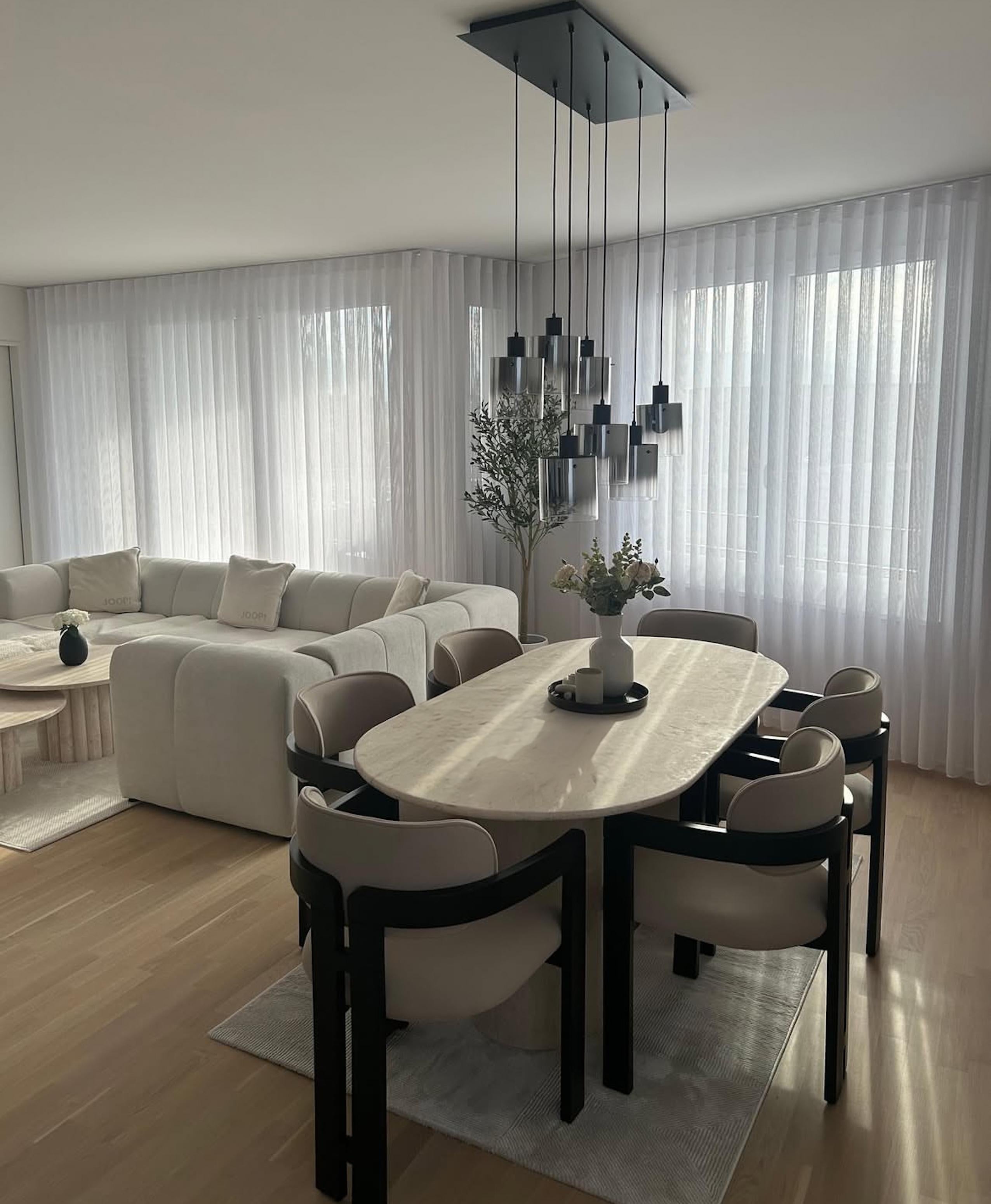 https://a.1stdibscdn.com/italian-travertine-dining-table-marble-table-for-sale-picture-7/f_91932/f_438411721740745063331/travertine_dining_kitchen_table_6_master.jpg
