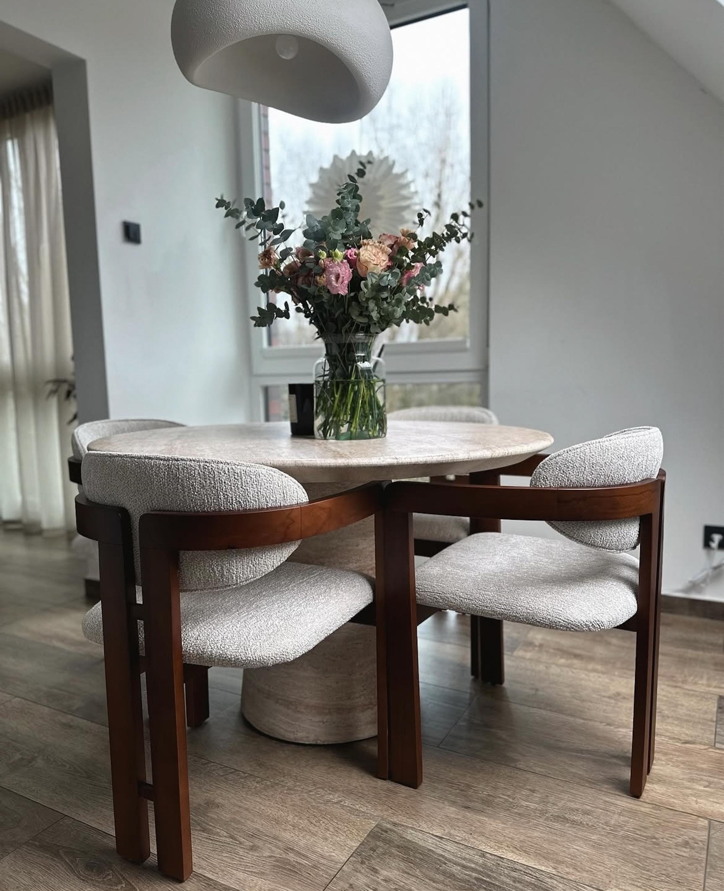https://a.1stdibscdn.com/italian-travertine-dining-round-table-customizable-marble-round-table-for-sale-picture-3/f_91932/f_436894021739891418807/travertine_dining_table_conic_leg_2_master.jpg