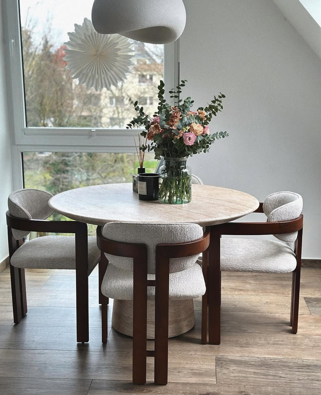 https://a.1stdibscdn.com/italian-travertine-dining-round-table-customizable-marble-round-table-for-sale-picture-4/f_91932/f_436894021739891420432/travertine_dining_table_conic_leg_3_master.jpg