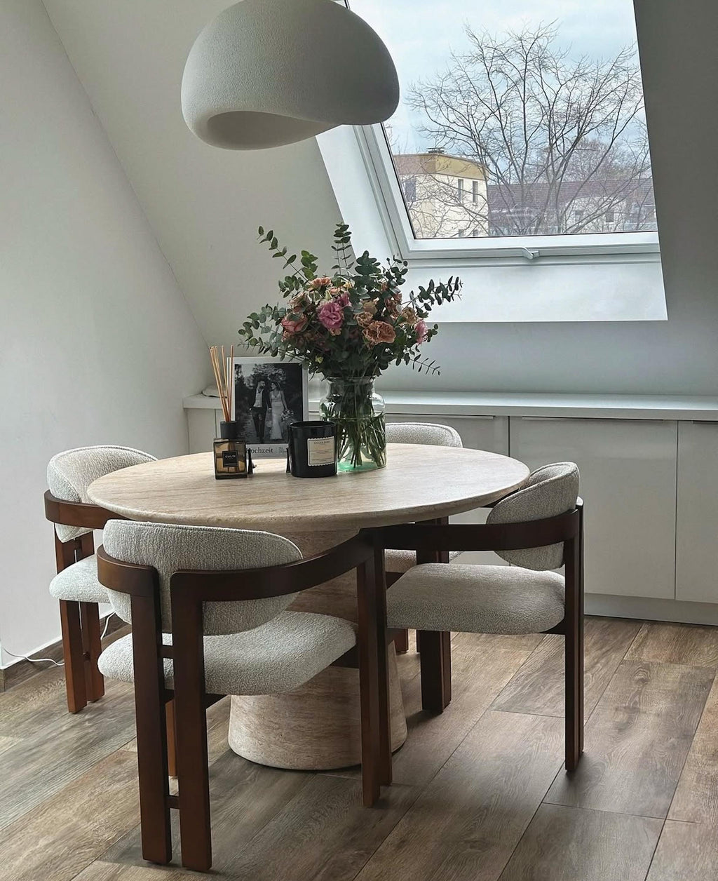 https://a.1stdibscdn.com/italian-travertine-dining-round-table-customizable-marble-round-table-for-sale-picture-5/f_91932/f_436894021739891420376/travertine_dining_table_conic_leg_4_master.jpg