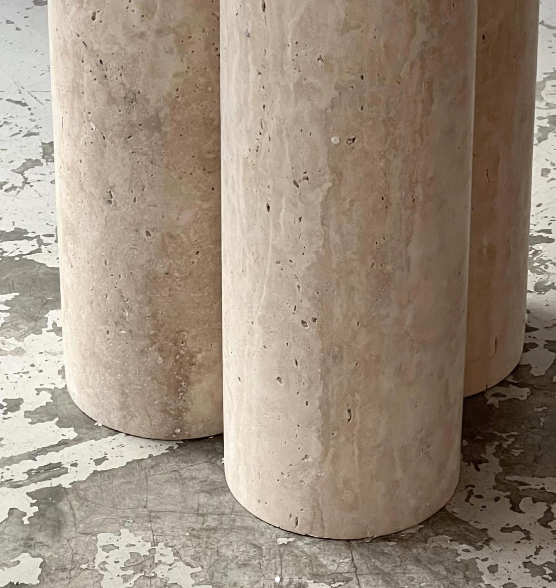 https://a.1stdibscdn.com/cream-travertine-round-dining-table-in-the-style-of-1970-mario-bellini-for-sale-picture-6/f_80522/f_326687621675963327427/unfilled_travertine_round_dining_closeup_legs_master.jpg