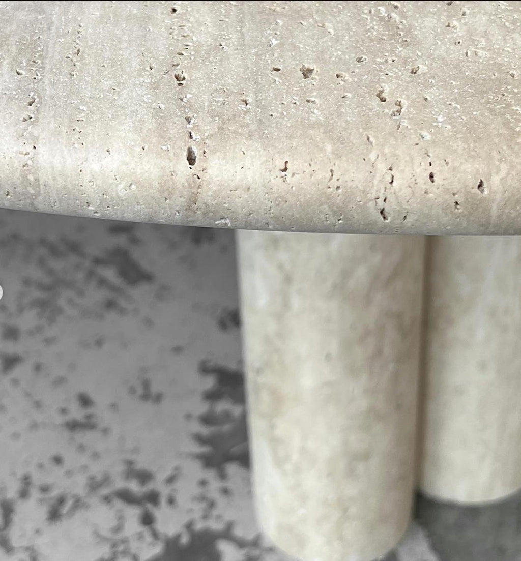 https://a.1stdibscdn.com/cream-travertine-round-dining-table-in-the-style-of-1970-mario-bellini-for-sale-picture-7/f_80522/f_326687621675963327419/unfilled_travertine_round_dining_closeup_master.jpg