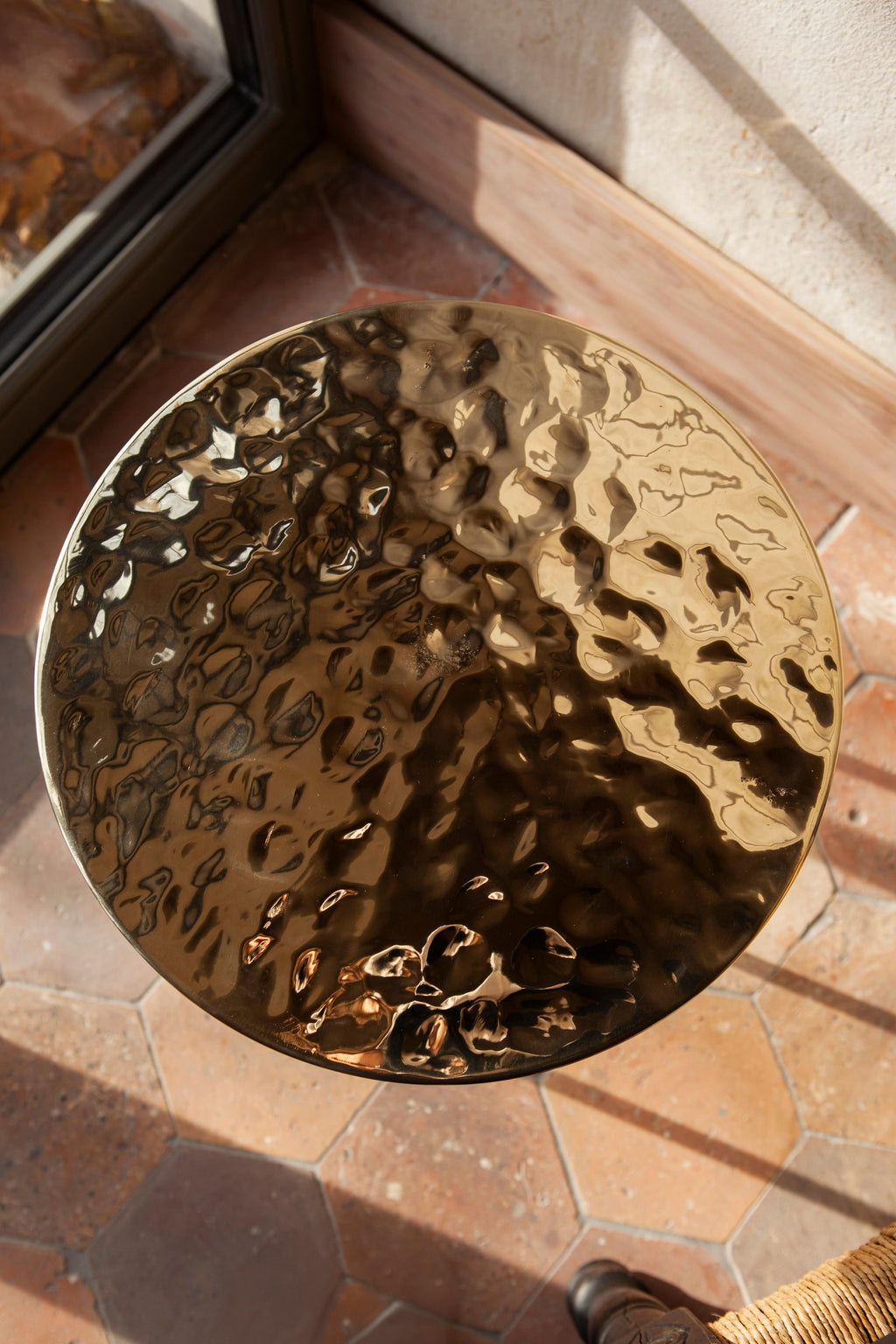 https://a.1stdibscdn.com/coffee-table-rippled-brass-for-sale-picture-5/f_98462/f_473546721762172434729/unism_fluid_coffee_table_rippled_brass_image_4_master.jpg