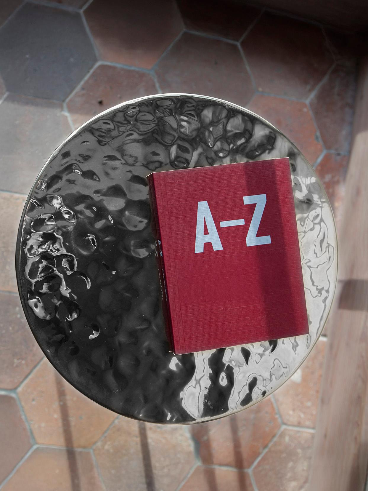 https://a.1stdibscdn.com/coffee-table-handmade-sandcasted-metal-in-rippled-aluminium-by-unism-for-sale-picture-4/f_98462/f_475250021763134913801/unism_fluid_coffee_table_rippled_brass_image_6_master.jpg