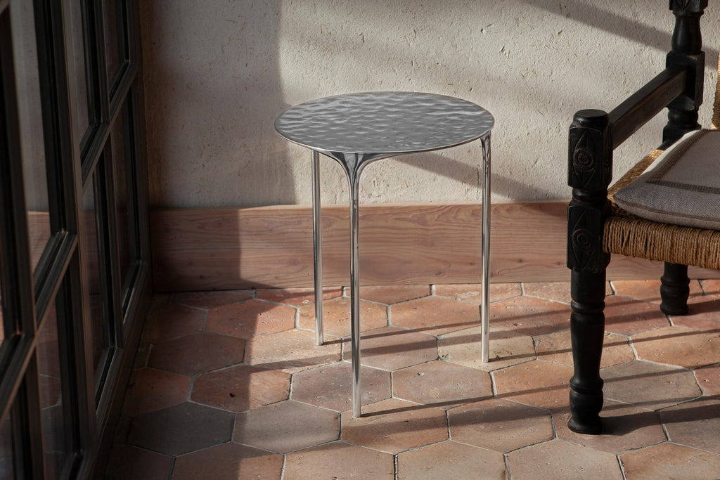 https://a.1stdibscdn.com/coffee-table-handmade-sandcasted-metal-in-rippled-aluminium-by-unism-for-sale-picture-6/f_98462/f_475250021763134914503/unism_fluid_coffee_table_rippled_brass_image_master.jpg
