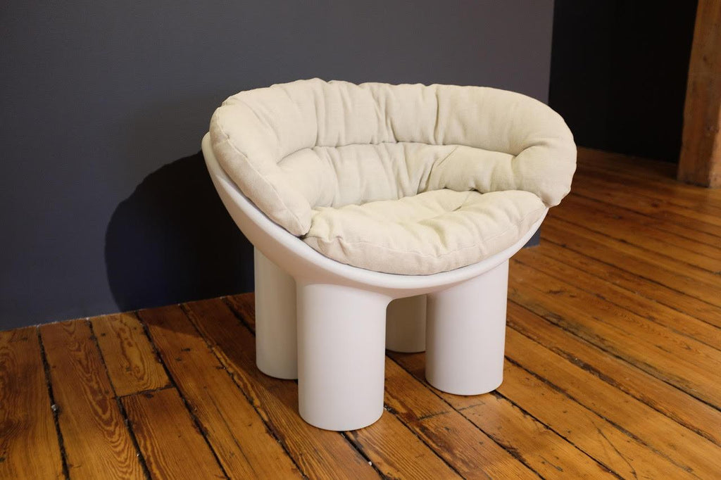 https://a.1stdibscdn.com/roly-poly-polyethylene-armchair-with-cushions-1stdibs-gallery-showroom-sample-for-sale-picture-2/16715061/f_175608011579100981387/unnamed_1__master.jpg
