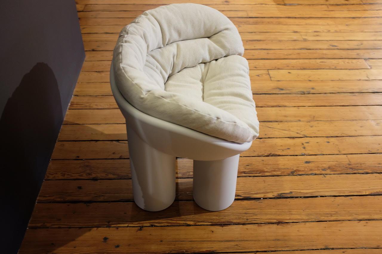 https://a.1stdibscdn.com/roly-poly-polyethylene-armchair-with-cushions-1stdibs-gallery-showroom-sample-for-sale-picture-3/16715061/f_175608011579100981959/unnamed_2__master.jpg