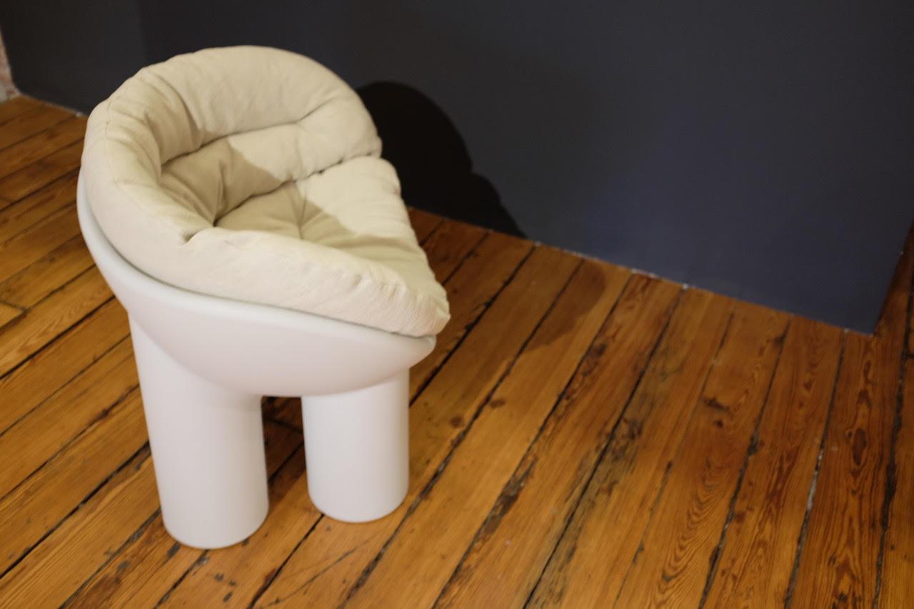 https://a.1stdibscdn.com/roly-poly-polyethylene-armchair-with-cushions-1stdibs-gallery-showroom-sample-for-sale-picture-4/16715061/f_175608011579100982461/unnamed_3__master.jpg