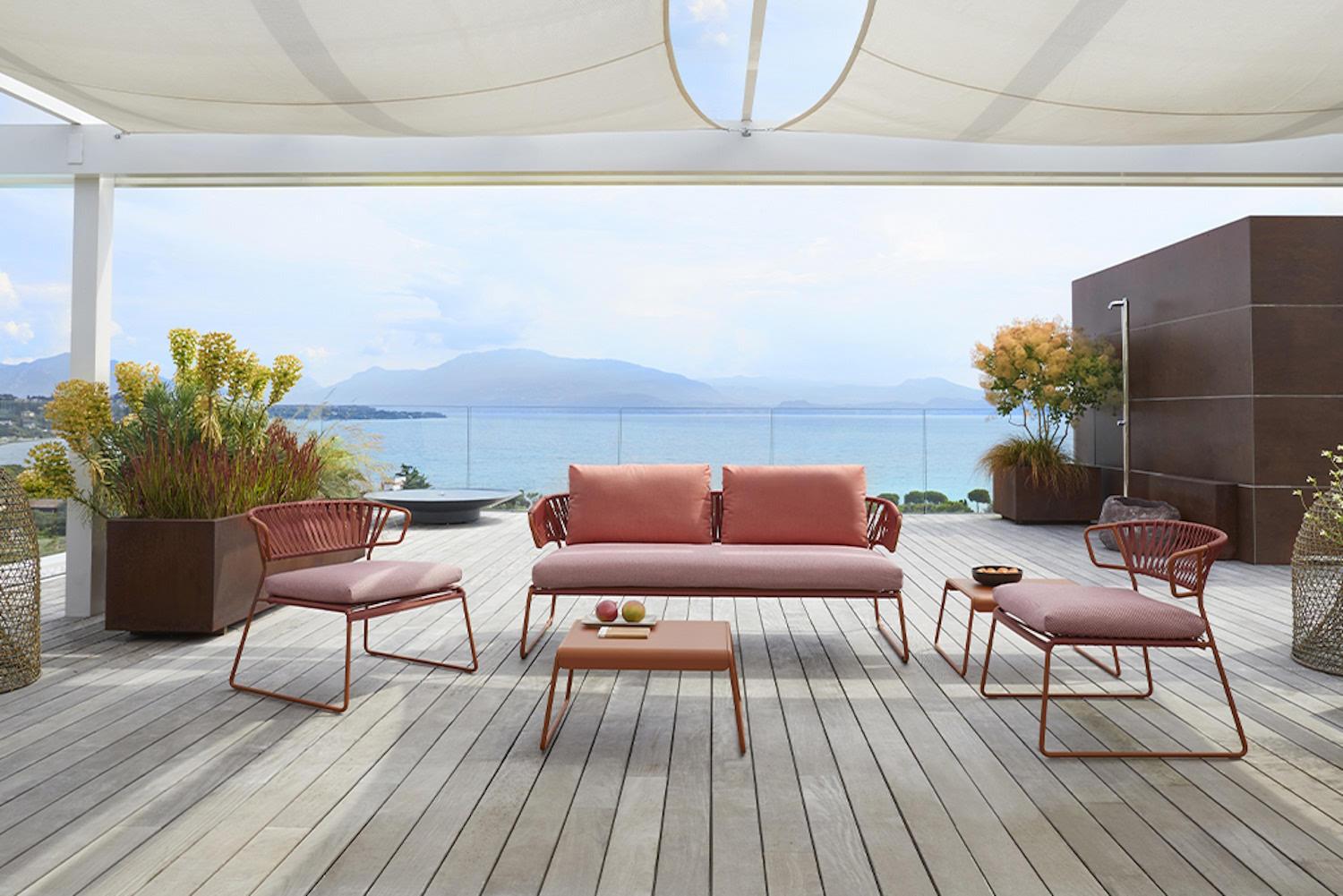 https://a.1stdibscdn.com/modern-outdoor-or-indoor-metal-and-cord-sofa-21-century-for-sale-picture-8/f_15302/f_386425121709225569281/unnamed_master.jpg
