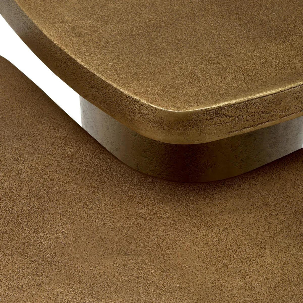 https://a.1stdibscdn.com/set-of-2-coffee-tables-vintage-brass-finish-timeless-character-for-sale-picture-9/f_15302/f_460333821753589734338/unnamed_master.jpg