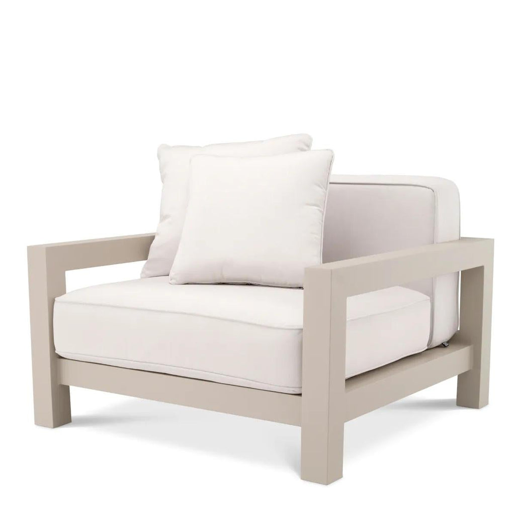 https://a.1stdibscdn.com/pair-of-outdoor-chairs-sand-finish-sunbrella-canvas-aluminum-frame-for-sale-picture-2/f_15302/f_460653021753810473756/unnamed_master.jpg