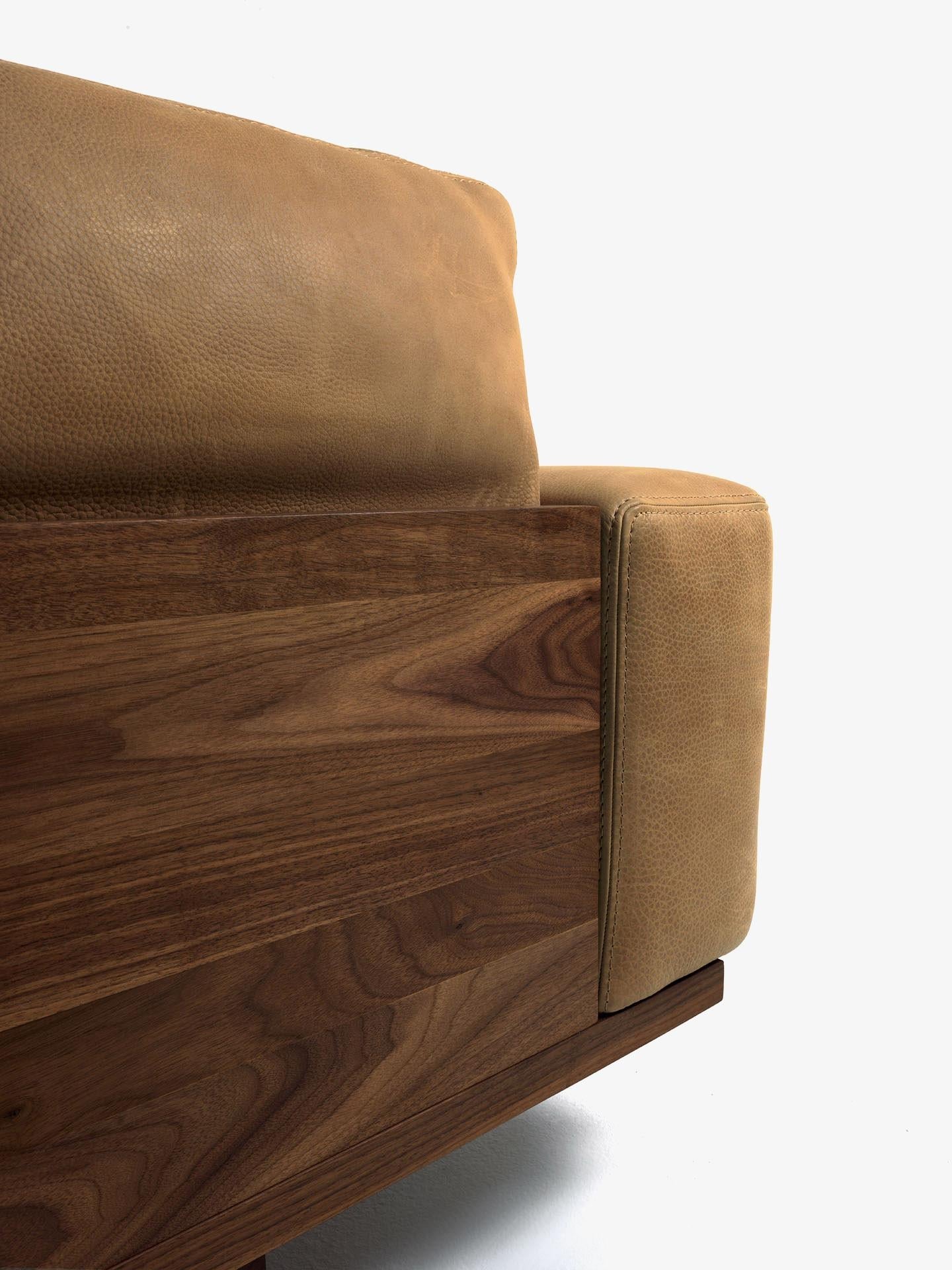 https://a.1stdibscdn.com/leather-sofa-with-walnut-frame-riva-1920-utah-sofa-for-sale-picture-4/f_105752/f_489486221771879982021/utah_sofa_1753797627_master.jpg