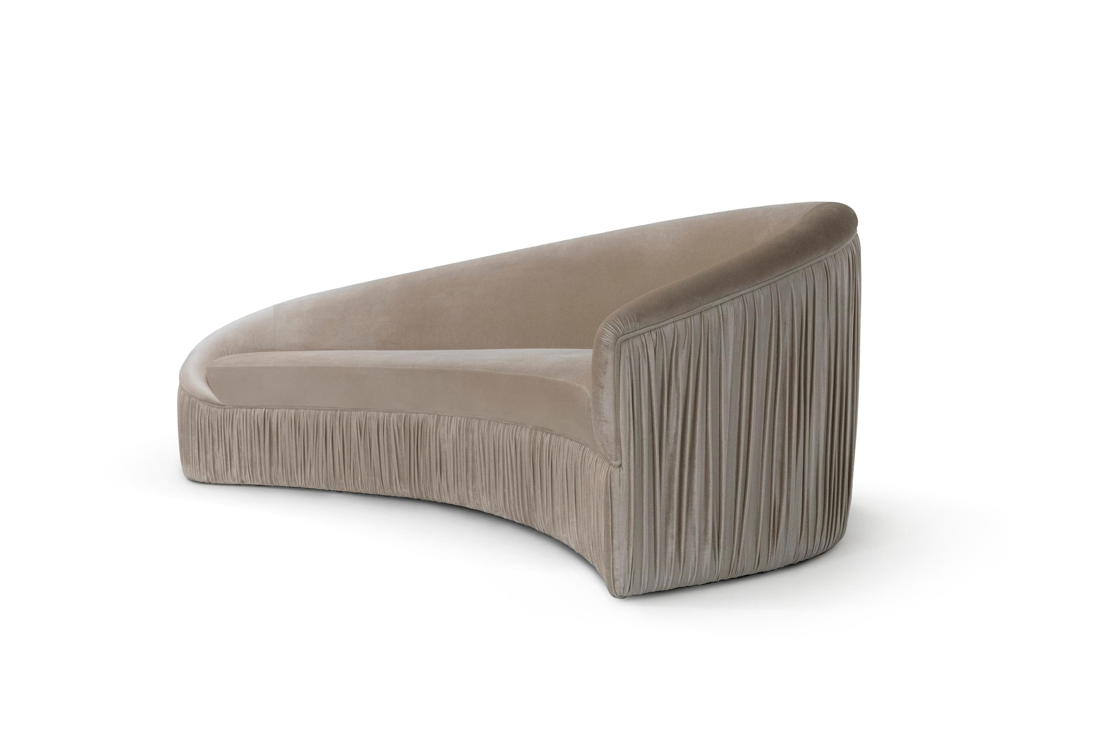https://a.1stdibscdn.com/vamp-full-upholstery-sofa-for-sale-picture-2/f_74772/f_405812021720694865428/vamp2_sofa_2_master.jpg