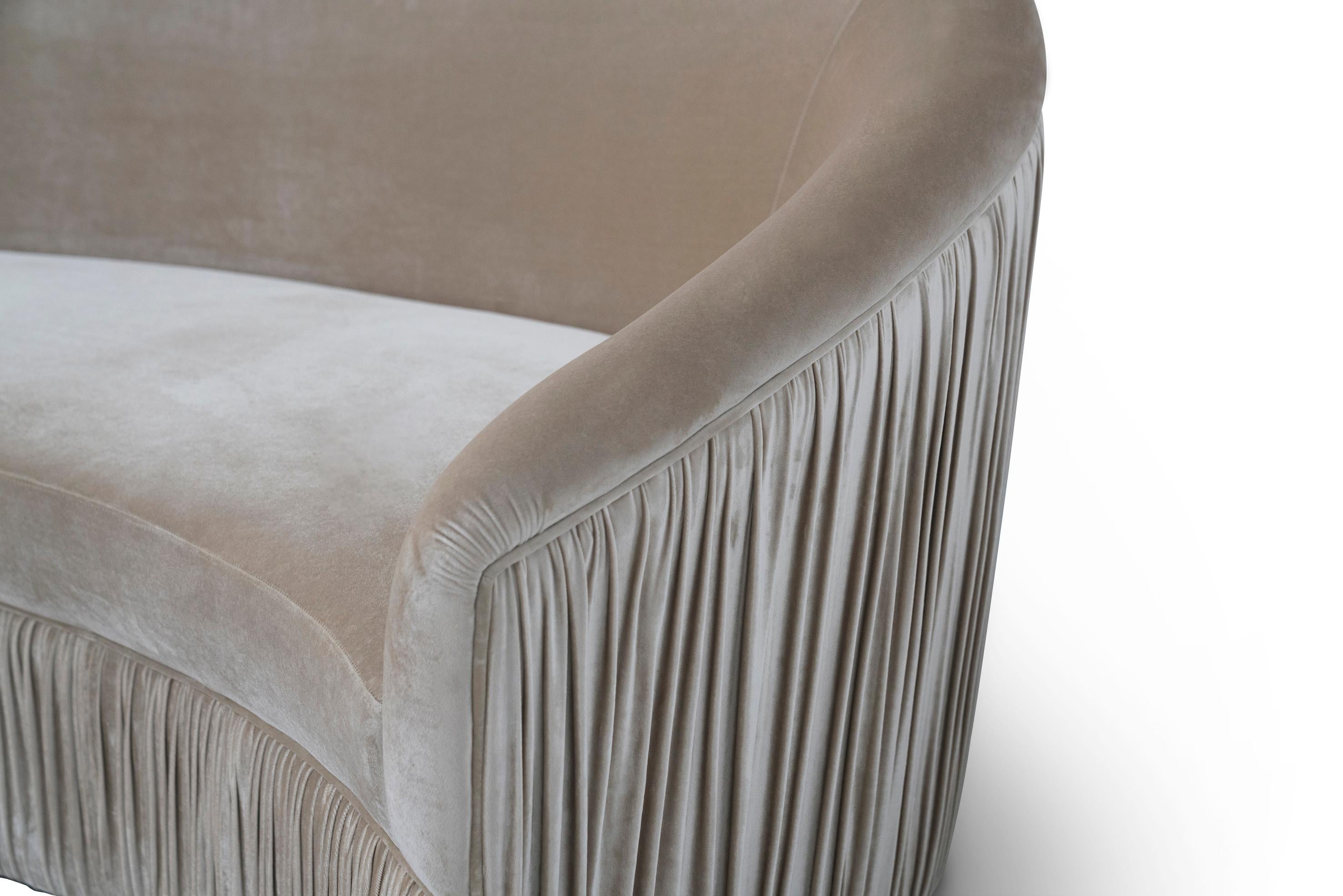 https://a.1stdibscdn.com/vamp-full-upholstery-sofa-for-sale-picture-5/f_74772/f_405812021720694865642/vamp2_sofa_5_master.jpg