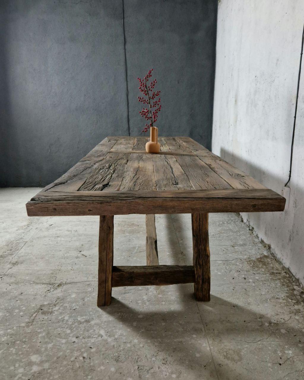 https://a.1stdibscdn.com/reclaimed-country-antique-table-made-from-barn-oak-boards-19th-3d-model-for-sale-picture-3/f_99712/f_413772021739107820325/vintage_dining_table_master.jpg
