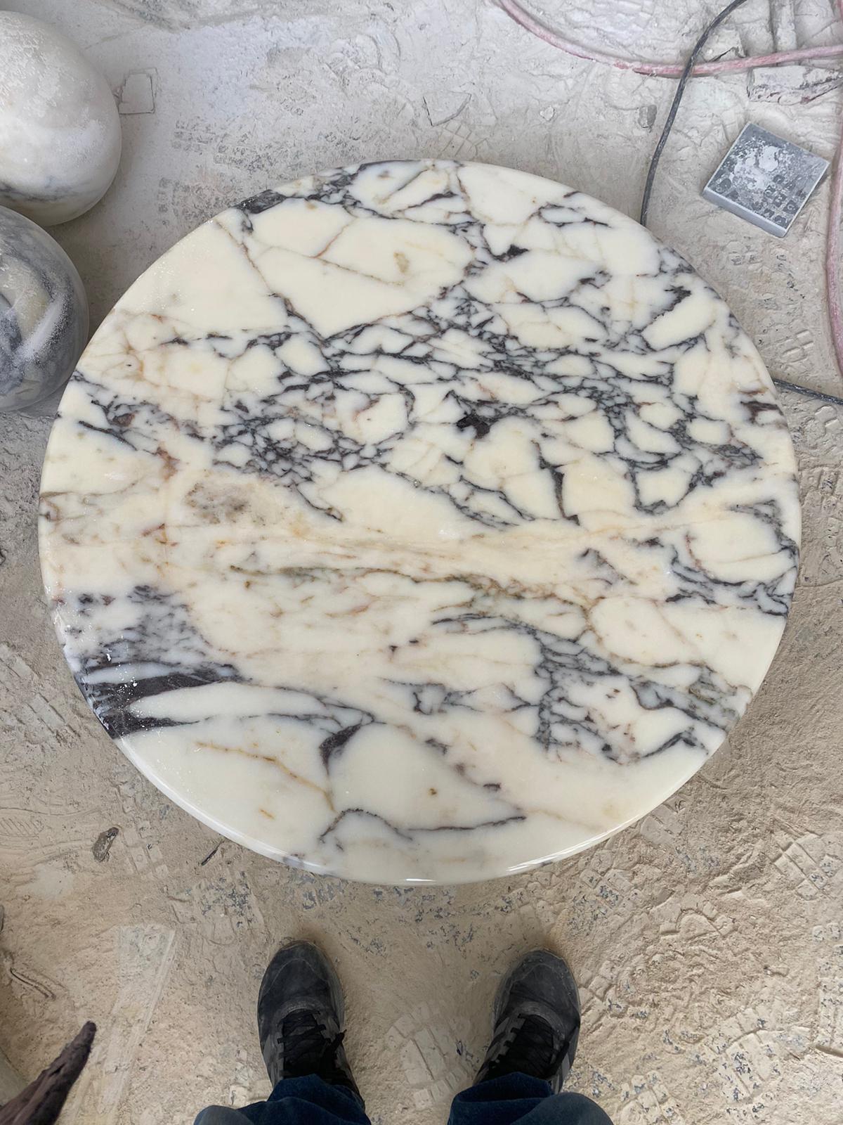 https://a.1stdibscdn.com/viola-veined-round-dining-table-in-the-style-of-1970-angelo-mangiarotti-for-sale-picture-5/f_80522/f_409987221723143533037/violet_veined_1_master.JPG