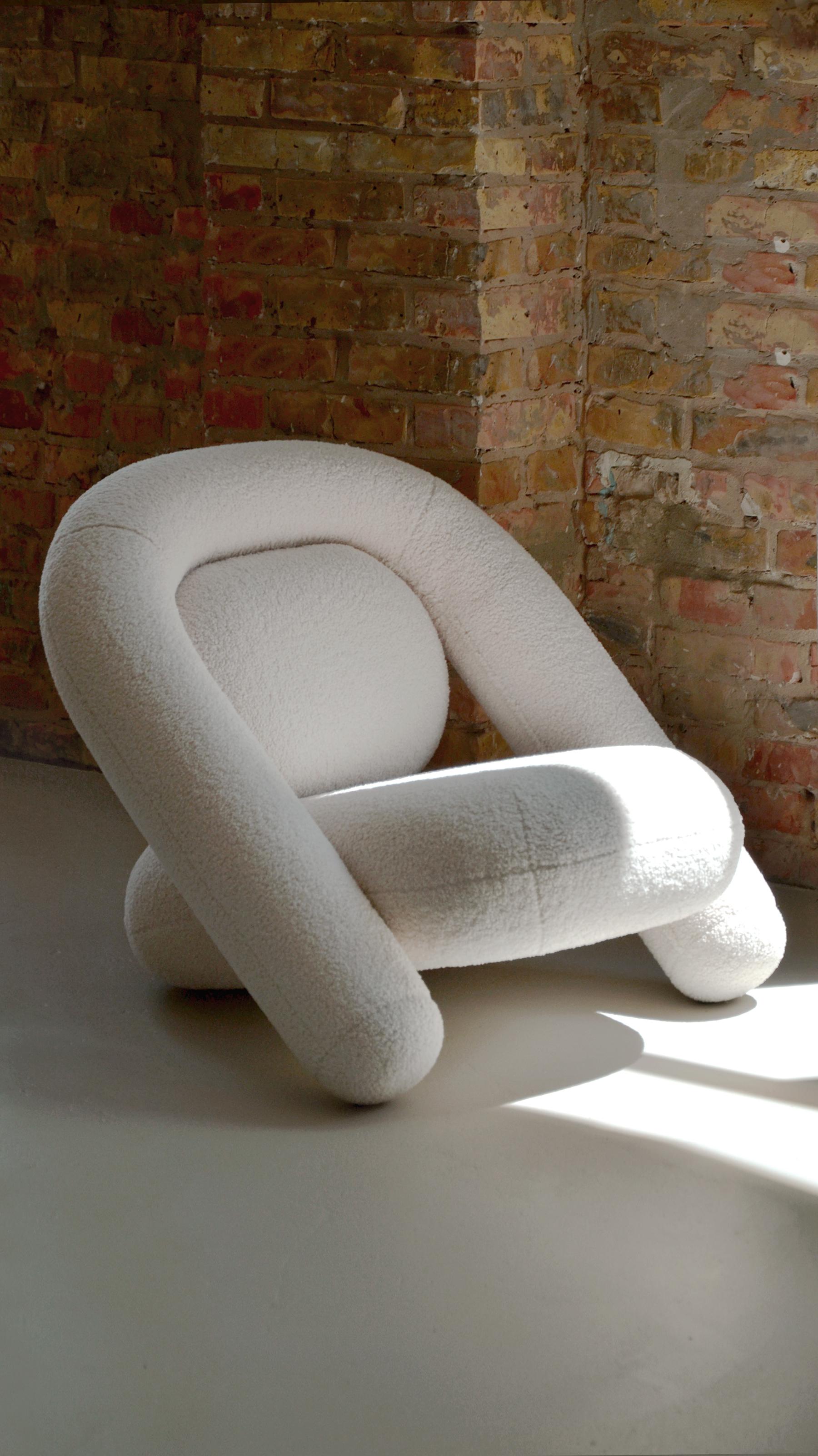 https://a.1stdibscdn.com/armchair-bun-for-sale-picture-6/f_63402/f_406890721721323173142/w_Bun_white_1_master.jpg