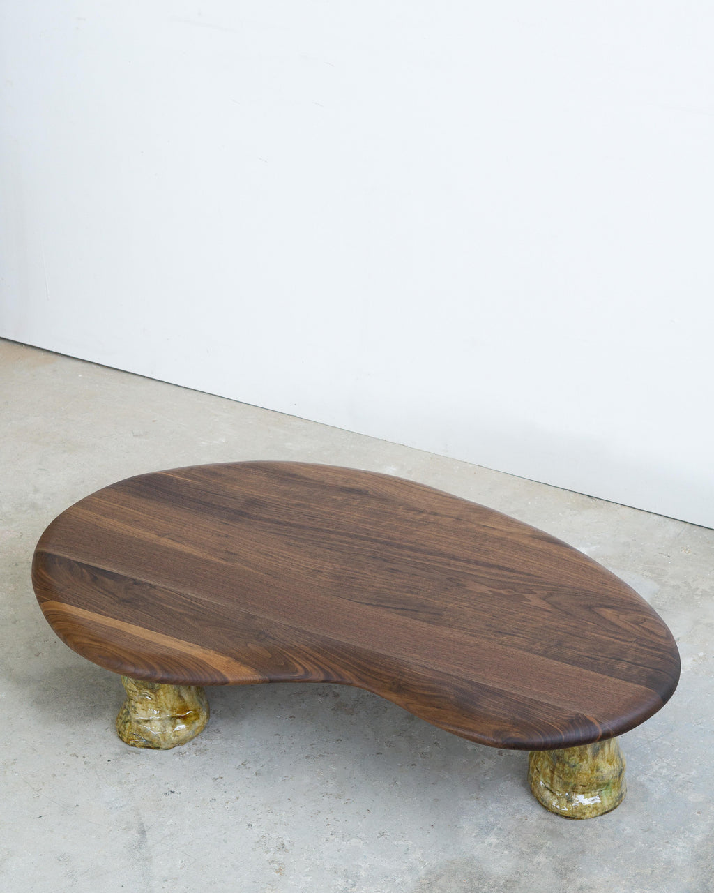 https://a.1stdibscdn.com/sculptural-coffee-table-walnut-glazed-ceramic-for-sale-picture-3/f_90922/f_485403021769543319133/walnut_ceramic_coffee_table_knysch_01_master.jpg