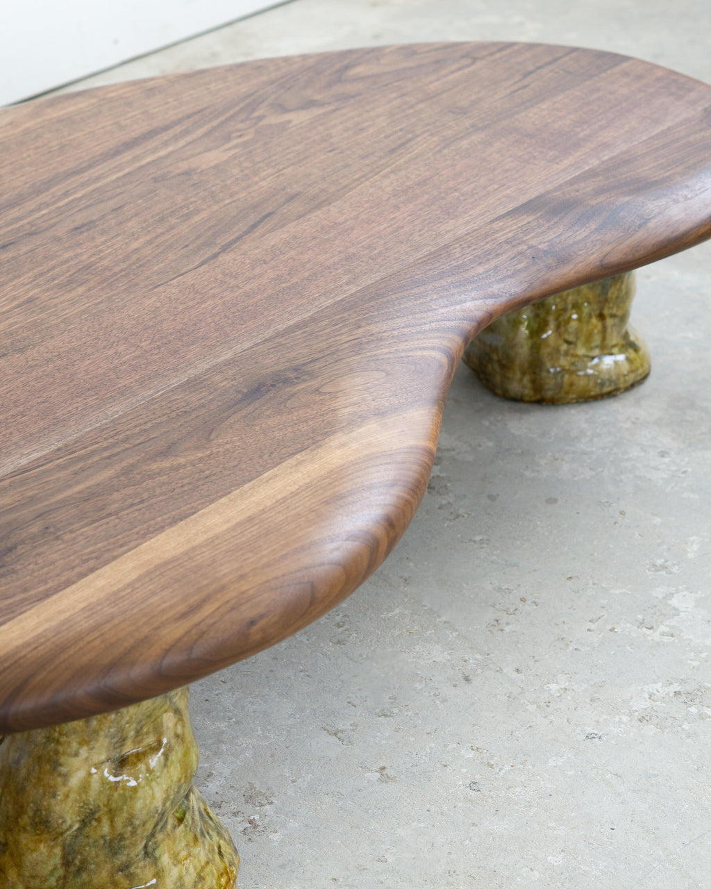 https://a.1stdibscdn.com/sculptural-coffee-table-walnut-glazed-ceramic-for-sale-picture-6/f_90922/f_485403021769543325006/walnut_ceramic_coffee_table_knysch_10_master.jpg