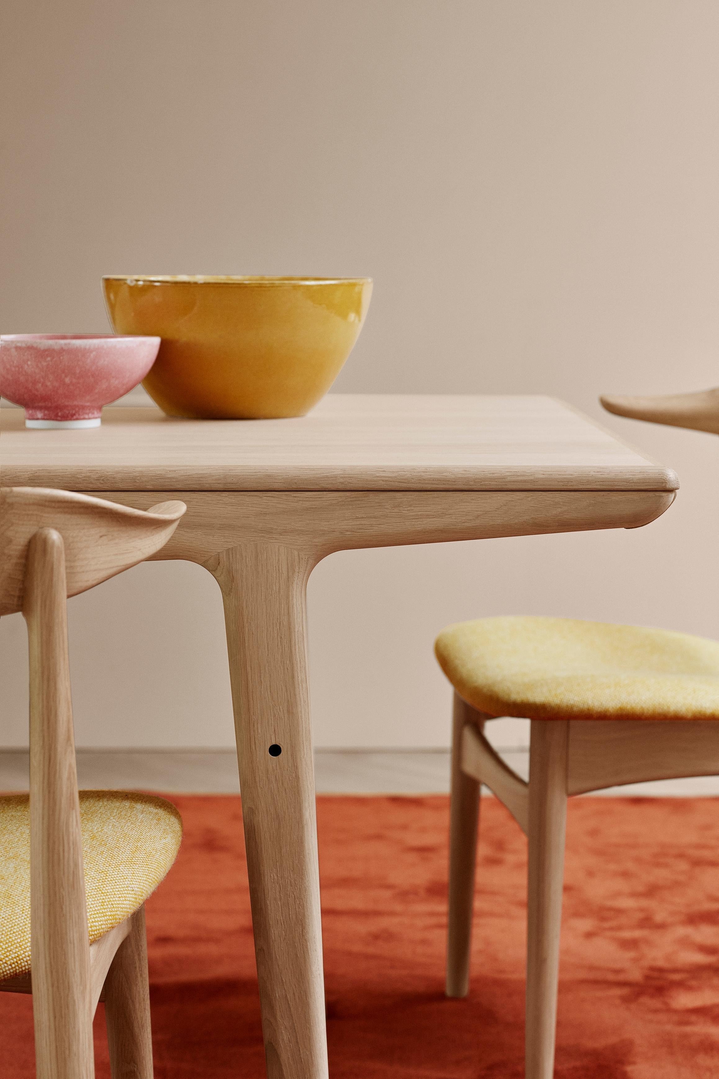 https://a.1stdibscdn.com/evermore-small-dining-table-by-arne-hovmand-olsen-from-warm-nordic-for-sale-picture-12/12330573/f_195009621592287321115/warmnordic_evermore_cowhorn_oak_master.jpg