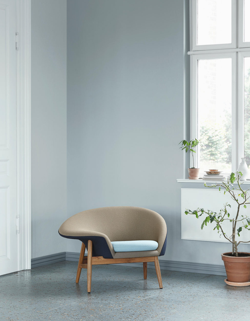 https://a.1stdibscdn.com/fried-egg-three-tone-chair-by-hans-olsen-from-warm-nordic-for-sale-picture-16/12330573/f_195013121592290641083/warmnordic_friedegg_master.jpg