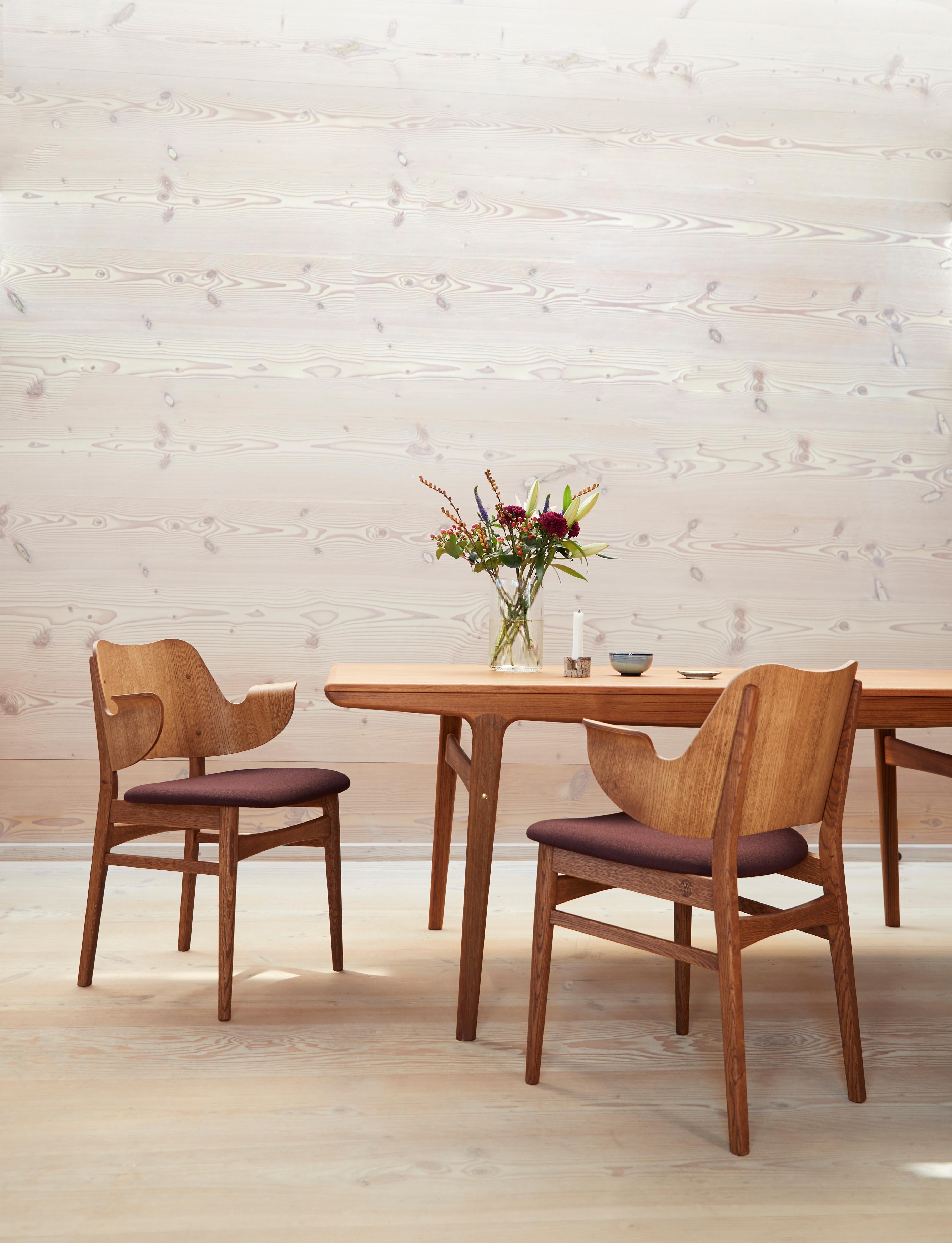 https://a.1stdibscdn.com/evermore-small-dining-table-by-arne-hovmand-olsen-from-warm-nordic-for-sale-picture-11/12330573/f_195009621592287312366/warmnordic_gesture_evermore_arctic_master.jpg