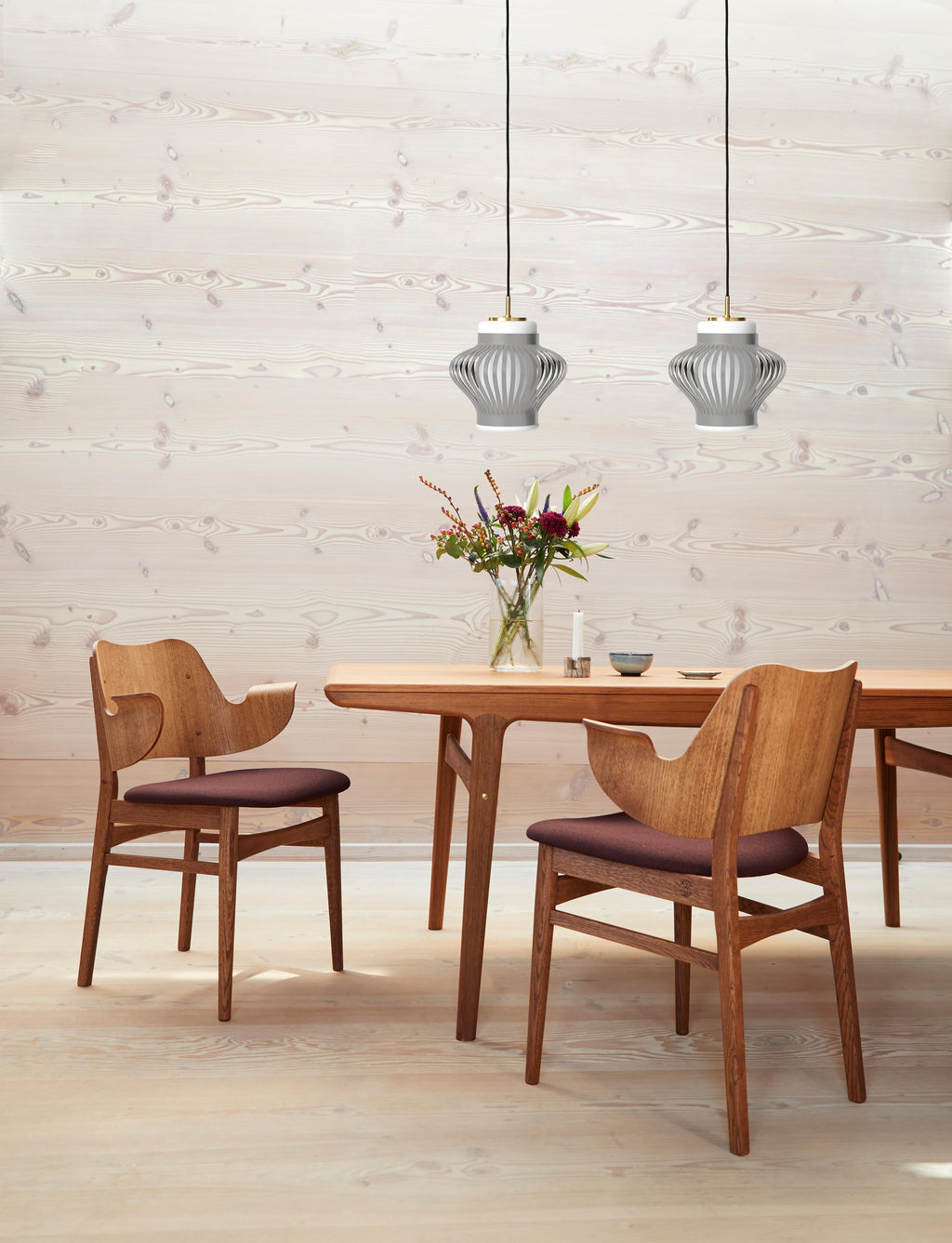 https://a.1stdibscdn.com/evermore-small-dining-table-by-arne-hovmand-olsen-from-warm-nordic-for-sale-picture-10/12330573/f_195009621592287300379/warmnordic_gesture_evermore_opallamella_arctic_master.jpg