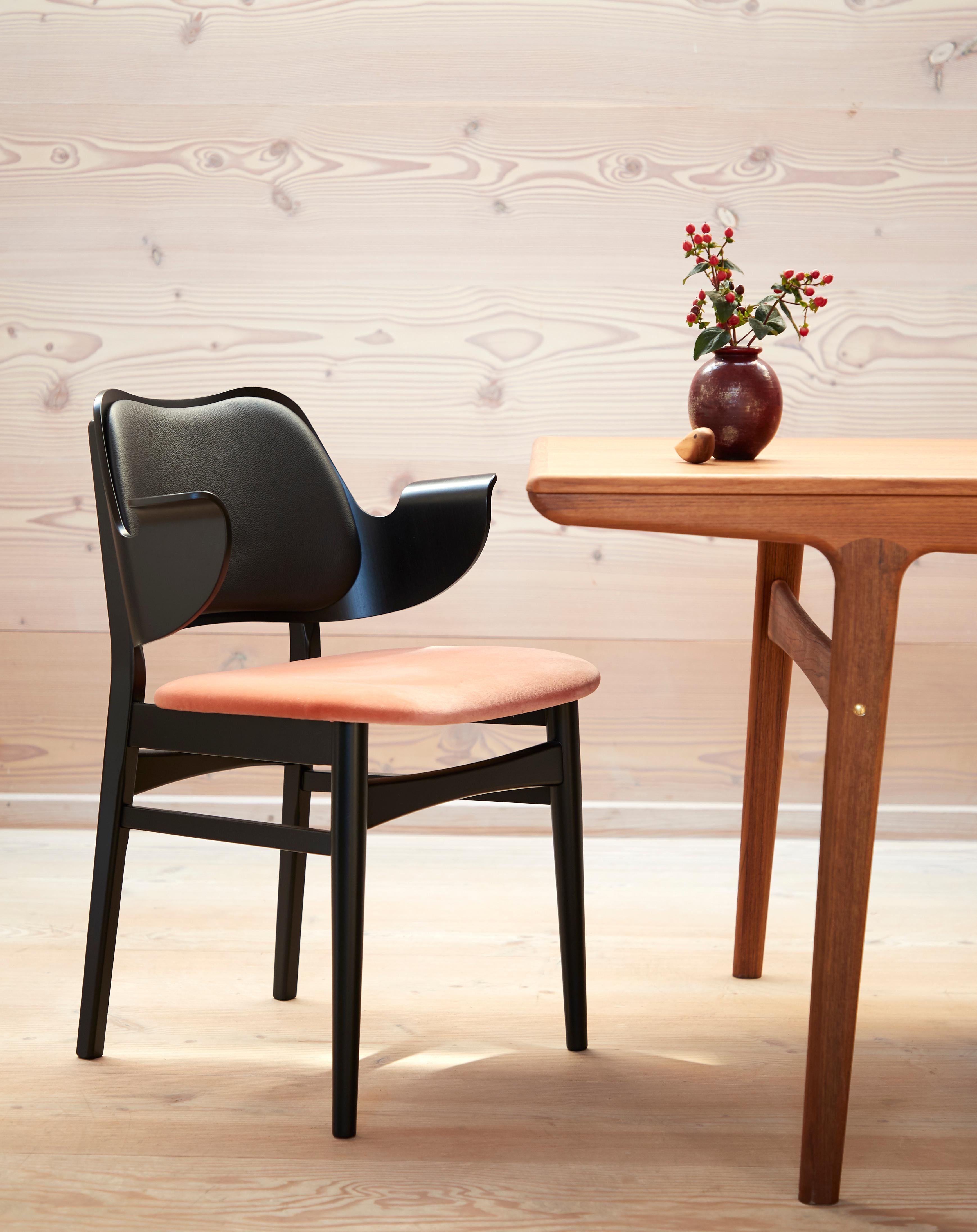https://a.1stdibscdn.com/evermore-small-dining-table-by-arne-hovmand-olsen-from-warm-nordic-for-sale-picture-9/12330573/f_195009621592287288672/warmnordic_gesturechair_evermore_teak_01_master.jpg