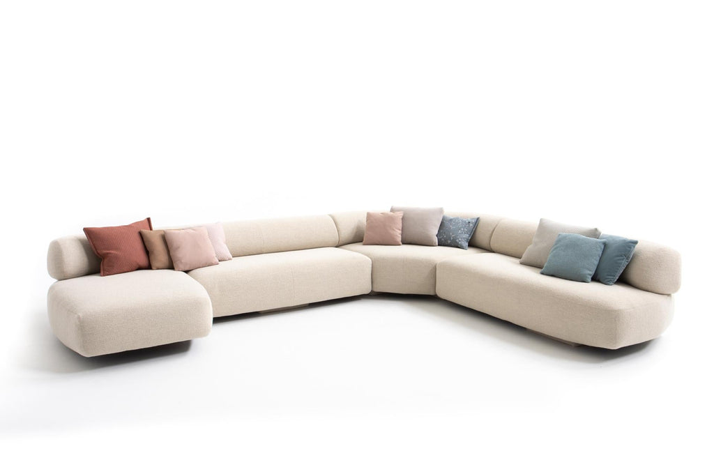 https://a.1stdibscdn.com/moroso-gogan-sofa-by-patricia-urquiola-for-sale-picture-11/f_16392/f_466908721758099773936/web_3f4a0599_master.jpg