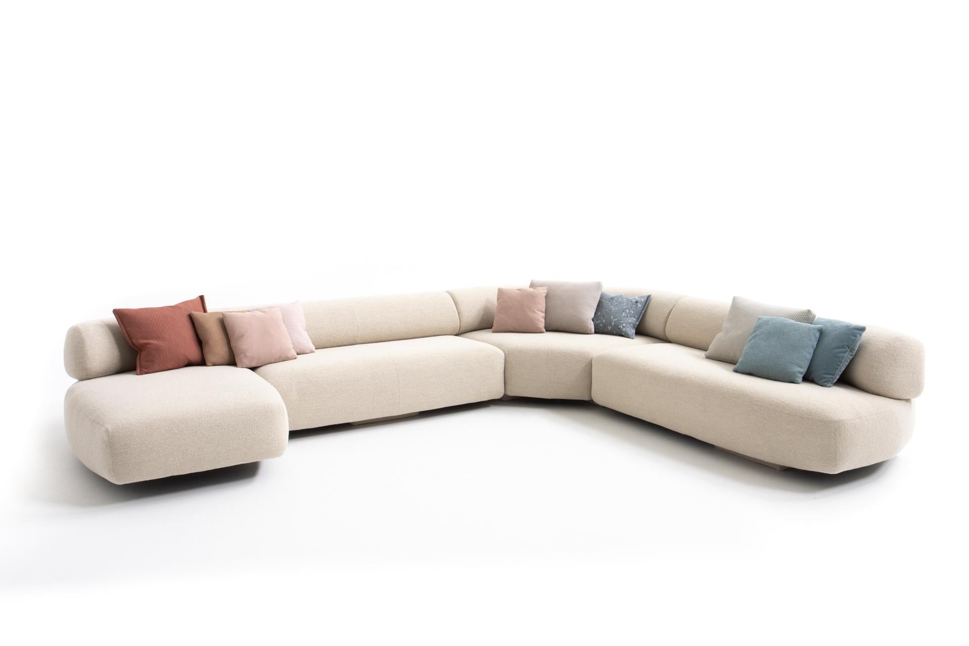 https://a.1stdibscdn.com/moroso-gogan-sofa-by-patricia-urquiola-for-sale-picture-11/f_16392/f_466908721758099773936/web_3f4a0599_master.jpg