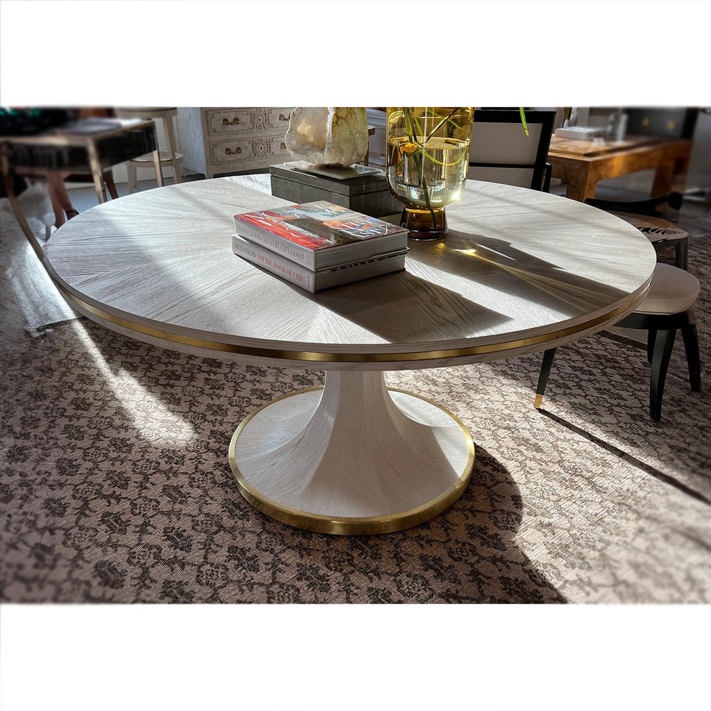 https://a.1stdibscdn.com/art-deco-white-dining-table-for-sale-picture-4/f_8038/f_346755821686254472115/white_modern_dining_table_3_master.jpg