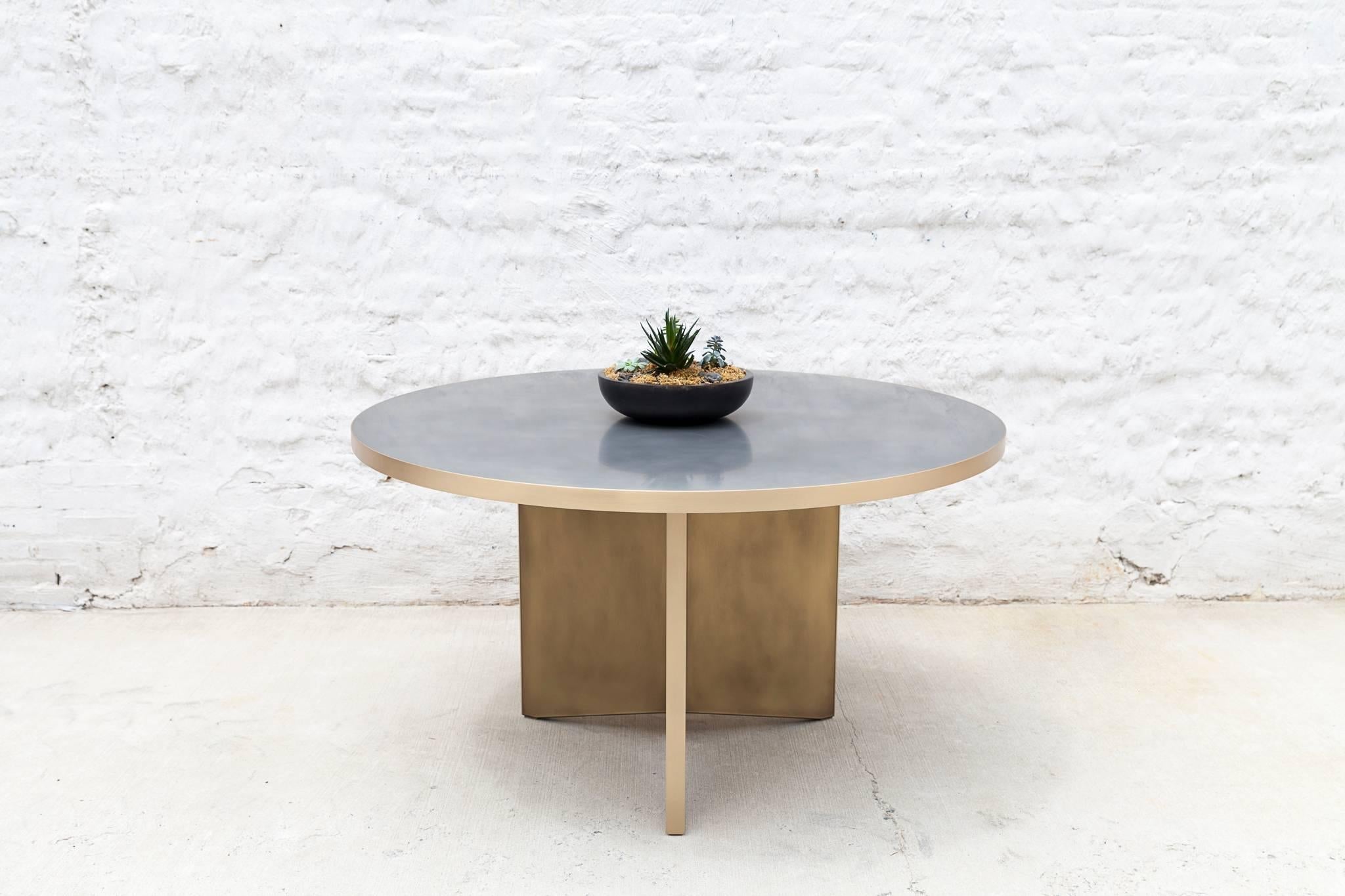 https://a.1stdibscdn.com/vega-dining-table-round-customizable-metal-and-resin-for-sale-picture-2/f_22133/1529599674265/wud_furniture_vega_round_7212_web_master.jpg
