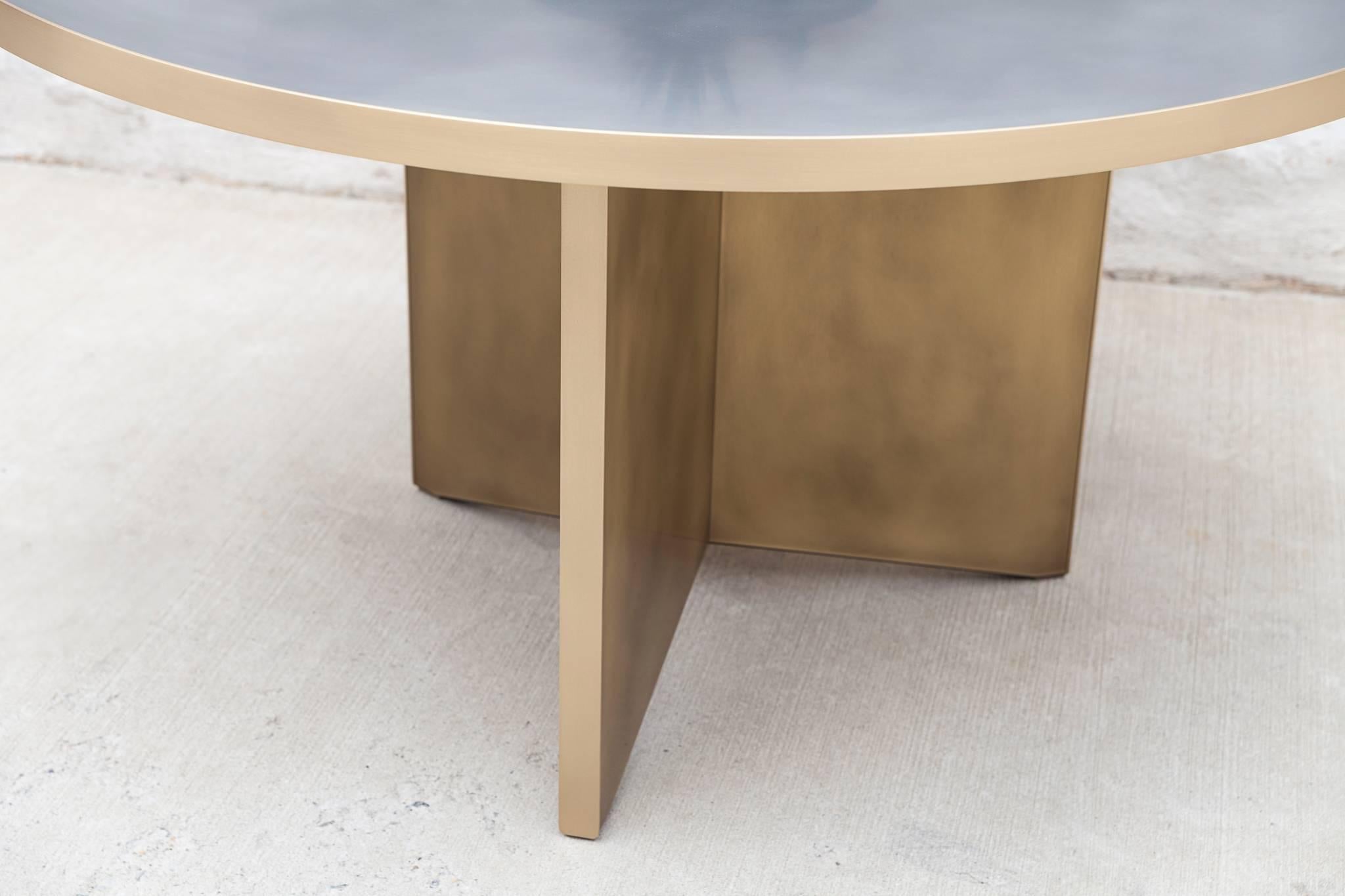 https://a.1stdibscdn.com/vega-dining-table-round-customizable-metal-and-resin-for-sale-picture-7/f_22133/1529599665082/wud_furniture_vega_round_7216_web_master.jpg