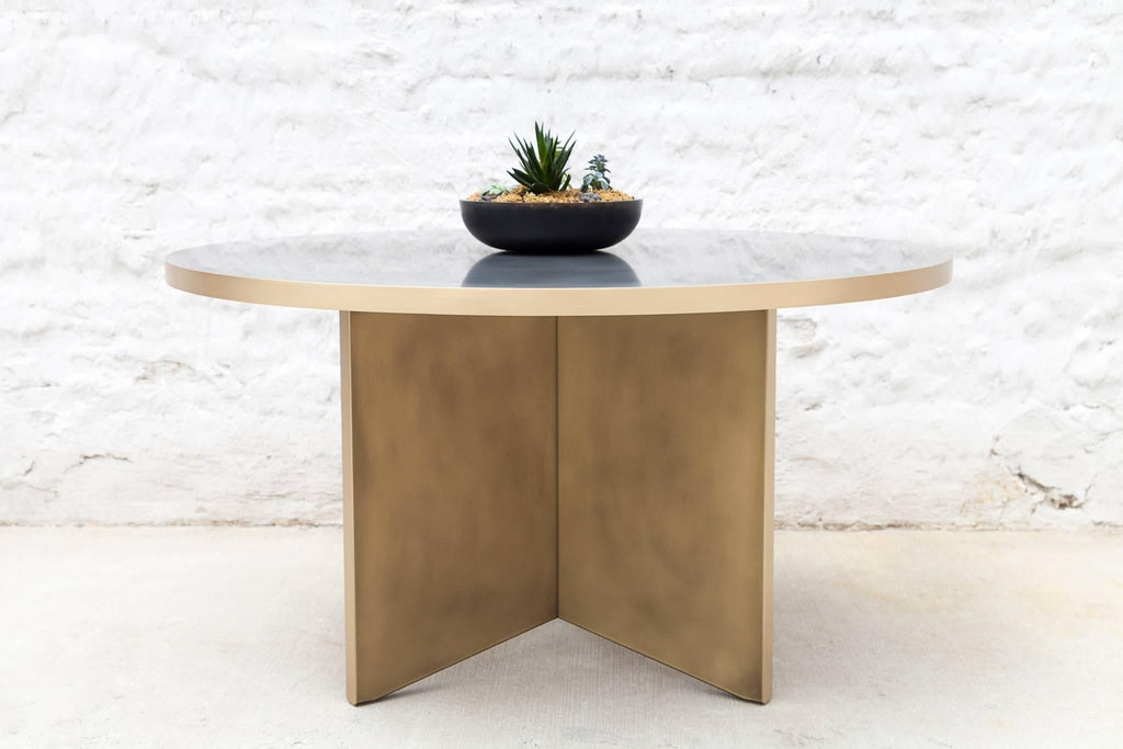 https://a.1stdibscdn.com/vega-dining-table-round-customizable-metal-and-resin-for-sale-picture-4/f_22133/1529599667893/wud_furniture_vega_round_7230_web_master.jpg
