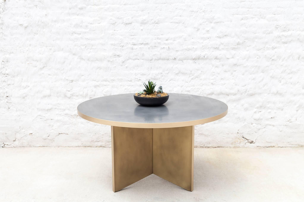 https://a.1stdibscdn.com/vega-dining-table-round-customizable-metal-and-resin-for-sale-picture-5/f_22133/1529599670450/wud_furniture_vega_round_7233_web_master.jpg