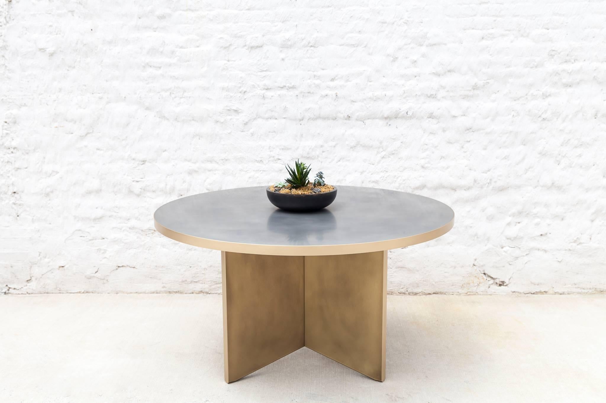 https://a.1stdibscdn.com/vega-dining-table-round-customizable-metal-and-resin-for-sale-picture-5/f_22133/1529599670450/wud_furniture_vega_round_7233_web_master.jpg