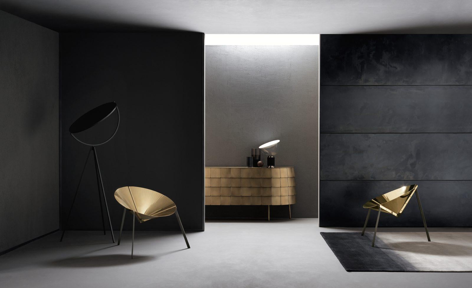 https://a.1stdibscdn.com/yoroi-cabinet-in-brass-by-de-castelli-for-sale-picture-3/f_27783/1584632939620/xDC_Collection_Gallery_Yoroi_01_1600x9999_jpg_pagespeed_ic_gtQcWIQvoo_master.jpg