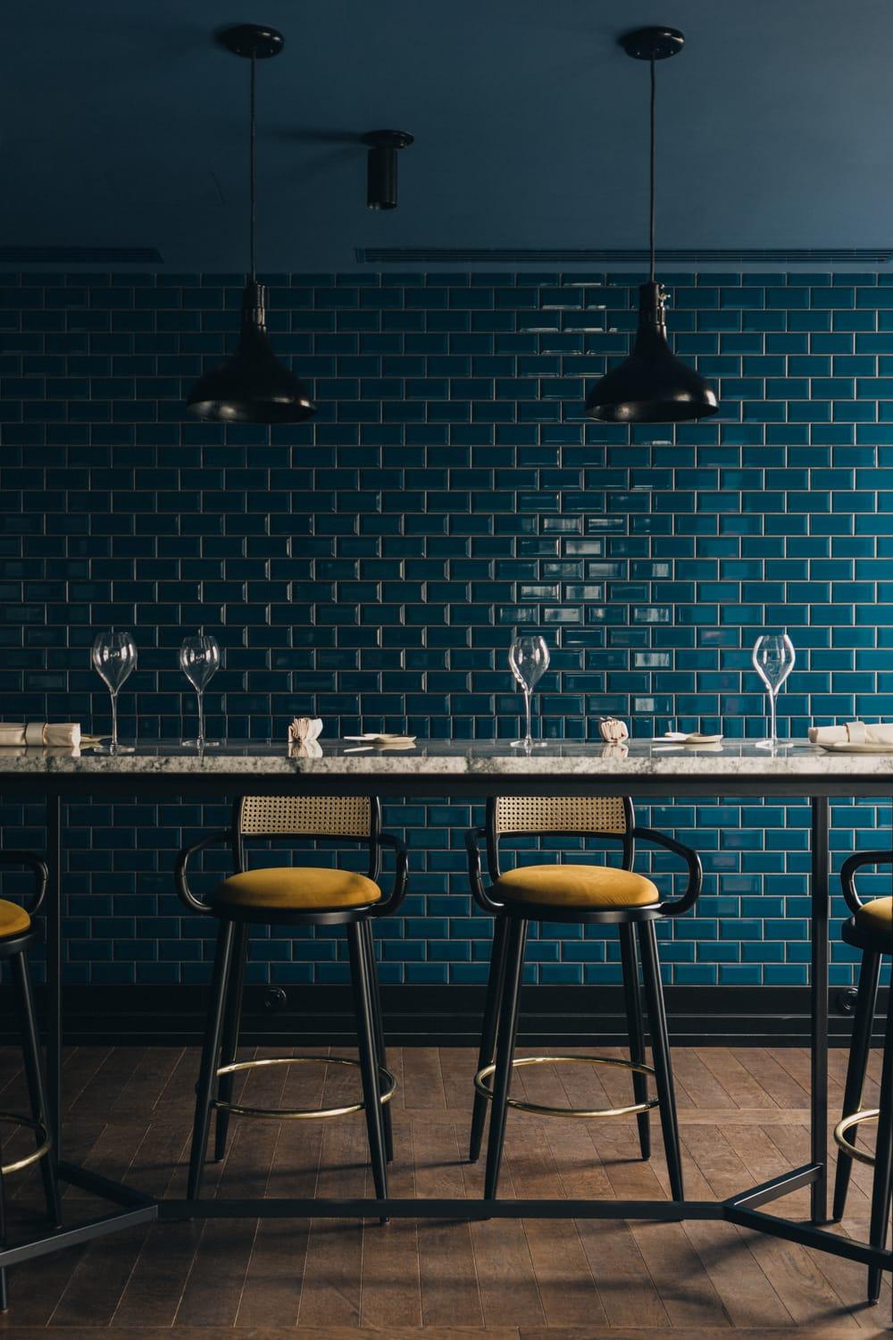 https://a.1stdibscdn.com/luc-bar-stool-for-sale-picture-9/f_40973/f_187949721737469853309/yarmush_interiors_epoka_1908121722_1044_master.jpg